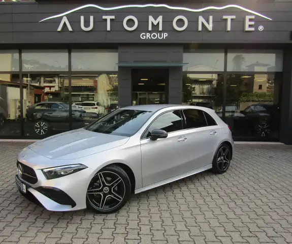 Mercedes-Benz A 200 BENZINA AMG LINE  AUTO,MULTIBEAM LED,PACK NIGHT, CERCHI 18"
