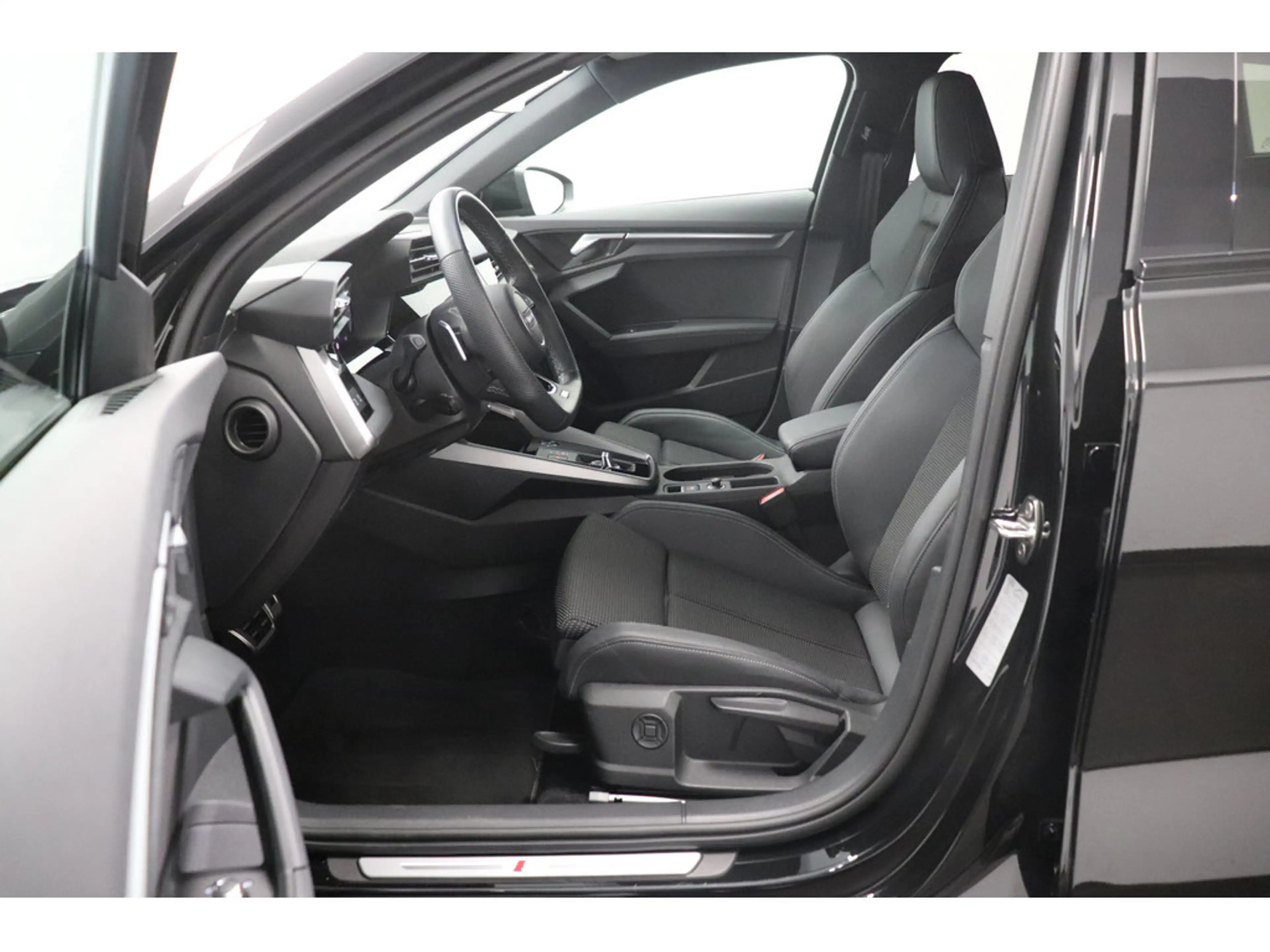 Audi S3 quattro 2.0 TFSI Sportback #LED #NAVI — photo 11