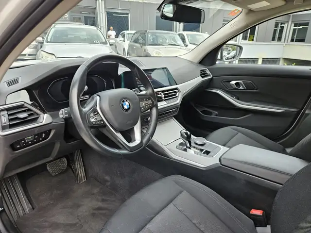 BMW 3 Series view 7