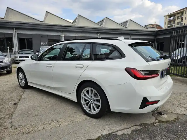 BMW 3 Series view 6