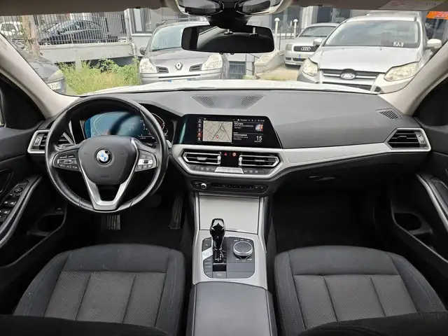 BMW 3 Series view 9