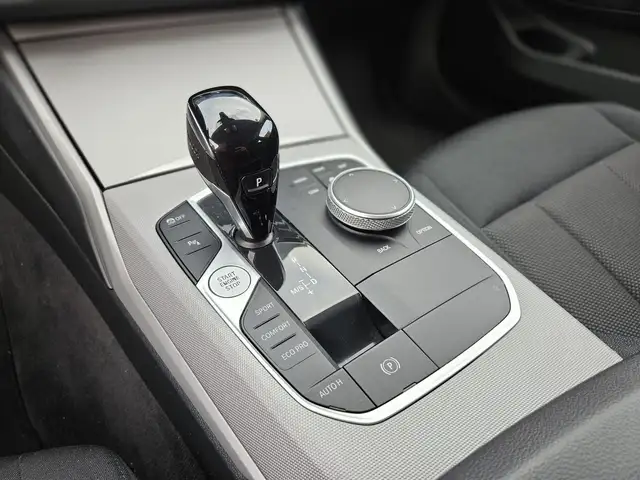 BMW 3 Series view 14