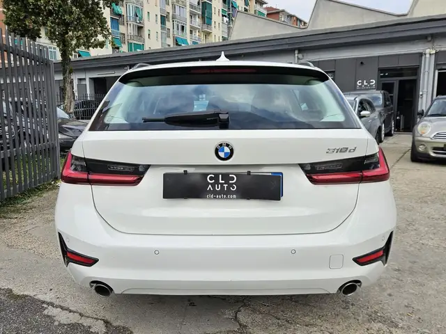 BMW 3 Series view 5
