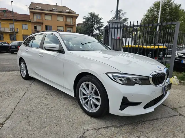 BMW 3 Series view 3