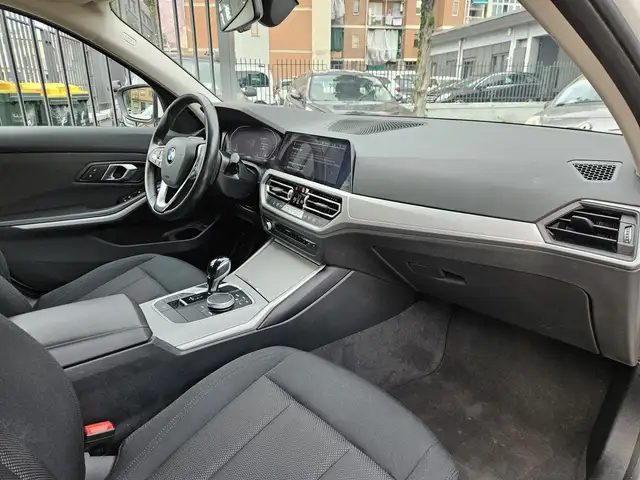 BMW 3 Series view 18