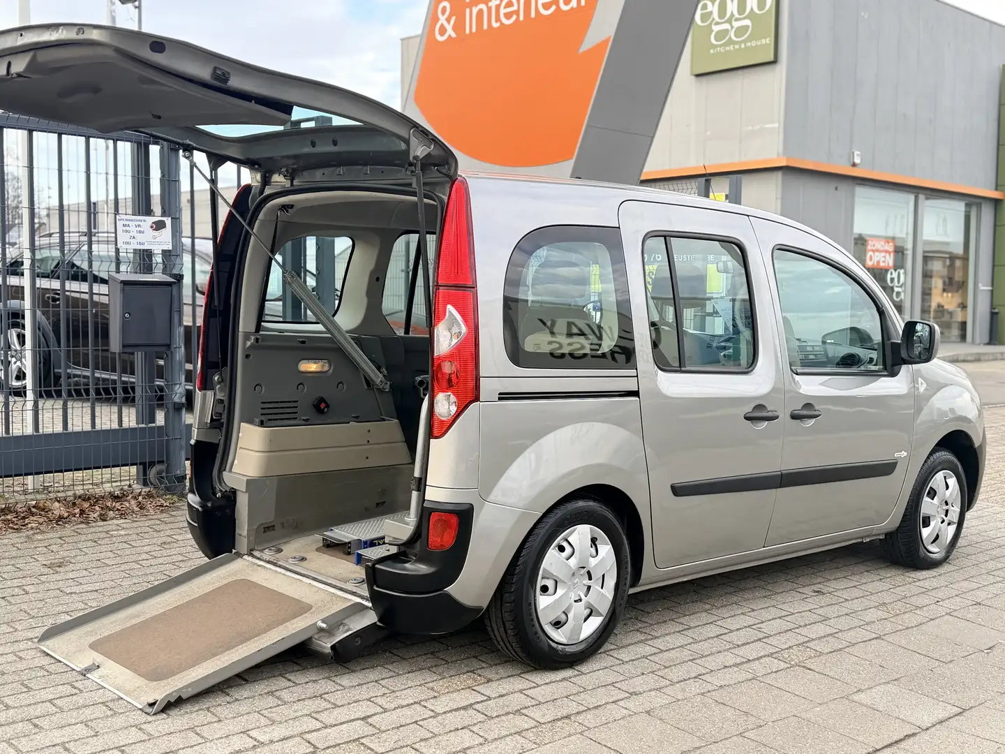 Renault Kangoo TOM TOM TPMR INVALIDE WAGEN AUTOMAAT 096000km 1.6i Gris - 1