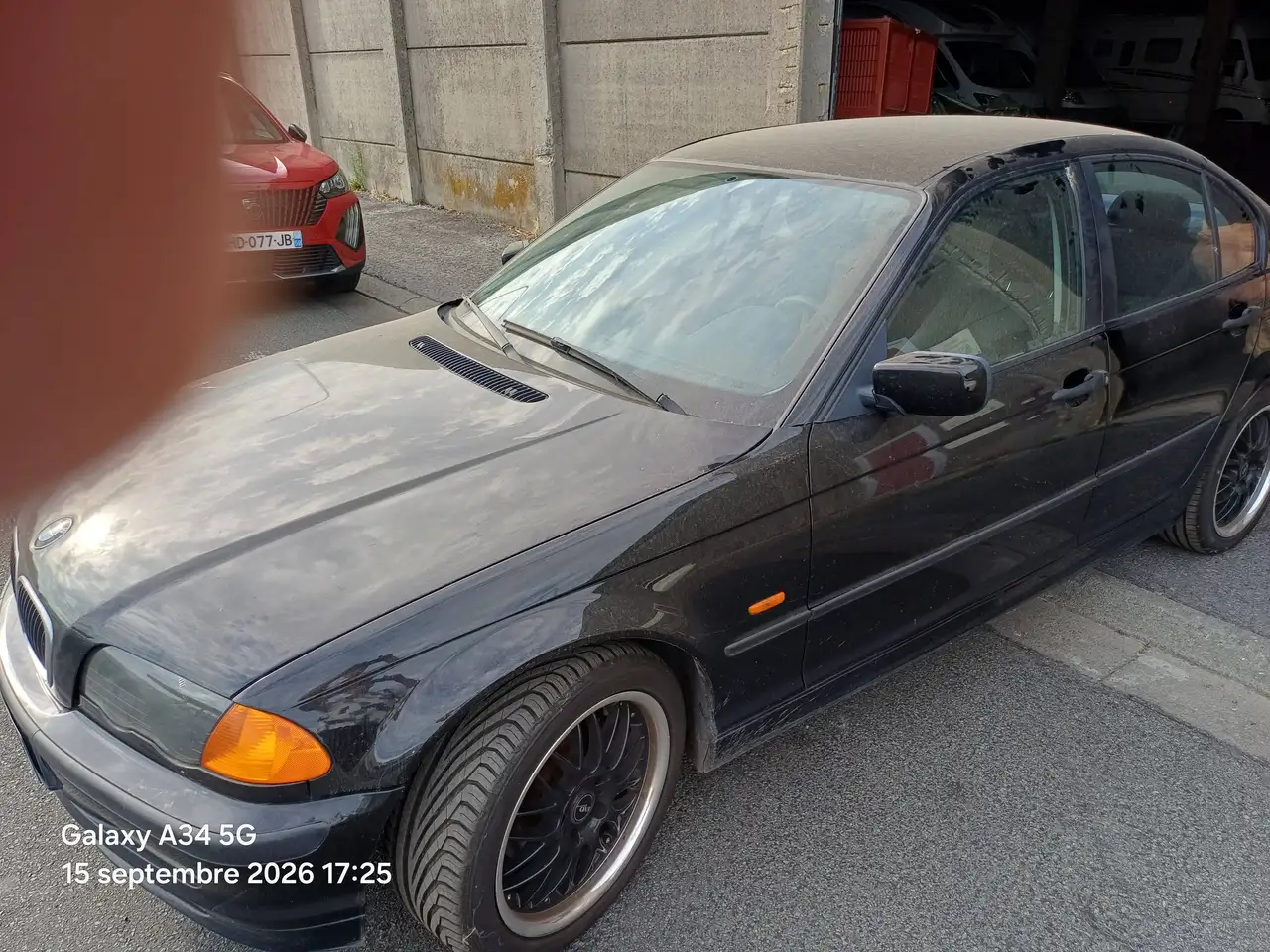 BMW 318i, foto 2