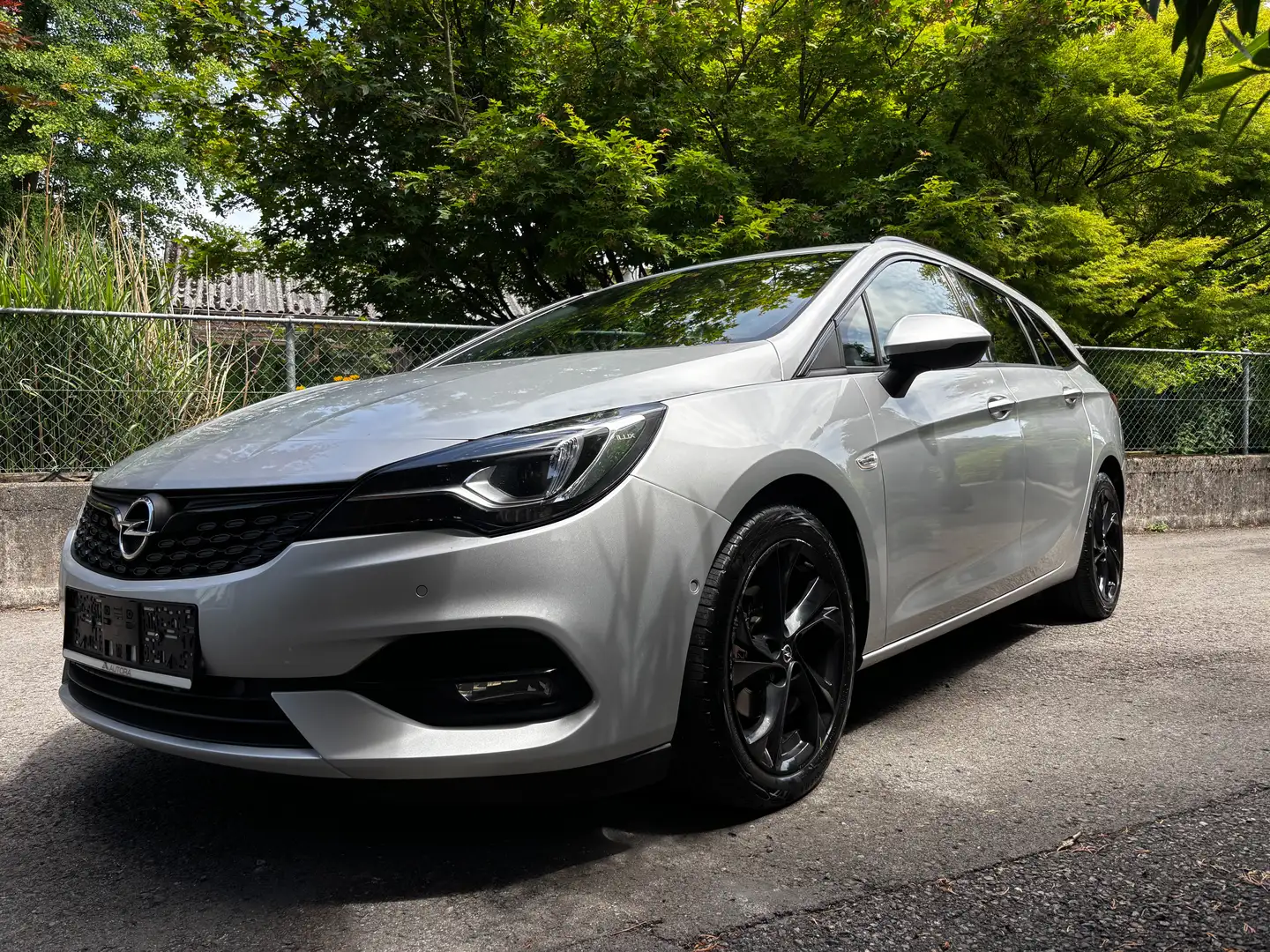 Opel Astra 1,5 CDTI Ultimate/ Top Ausstattung/ 8 fach bereift Silber - 1