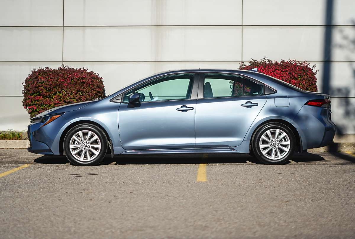 2026 Toyota Corolla LE Upgrade — photo 2