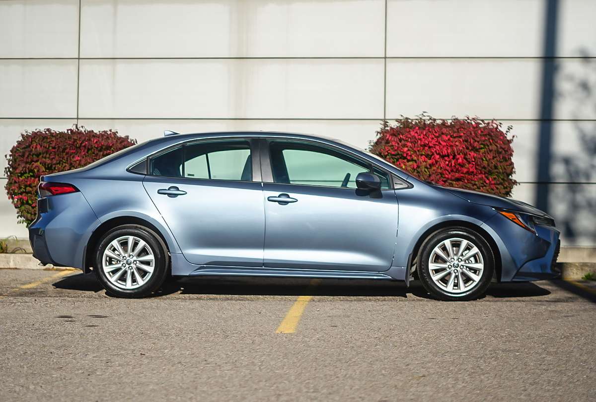 2026 Toyota Corolla LE Upgrade — photo 3
