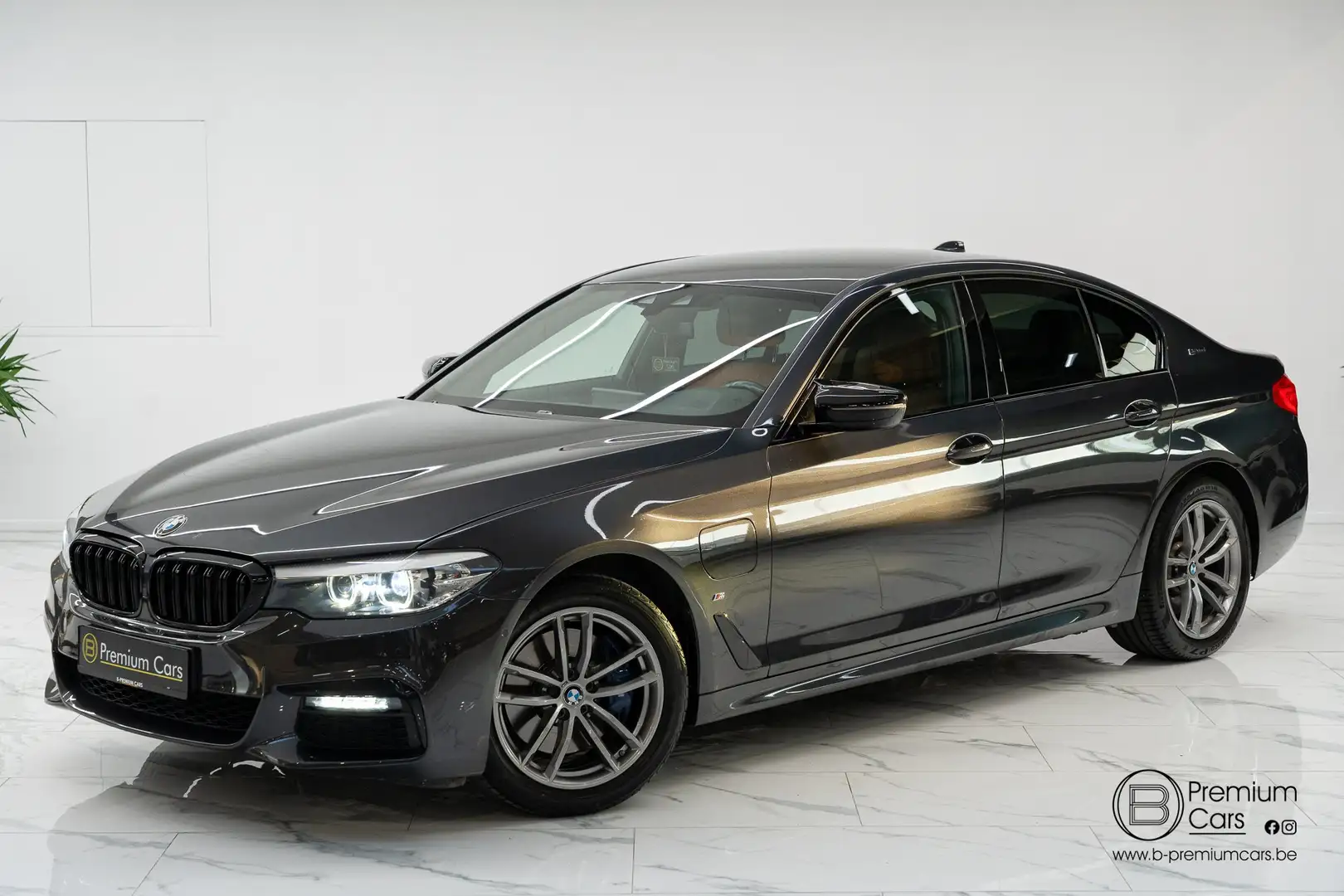 BMW 530 e hybrid M-Pakket! Camera, garantie, maxhaust! Ful Grey - 2