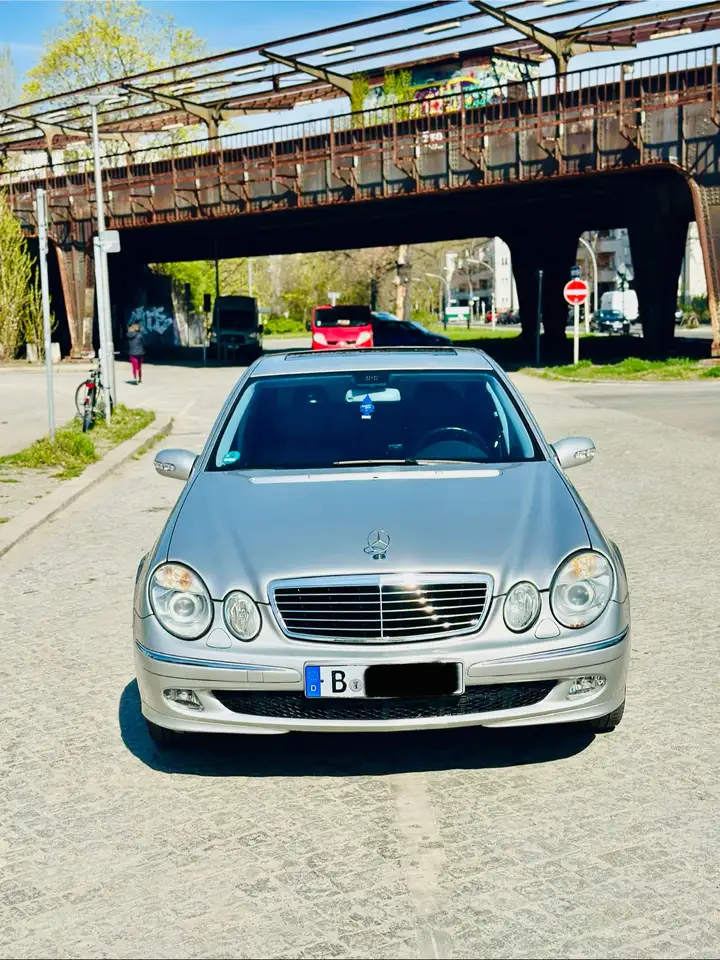 Mercedes-Benz E 240