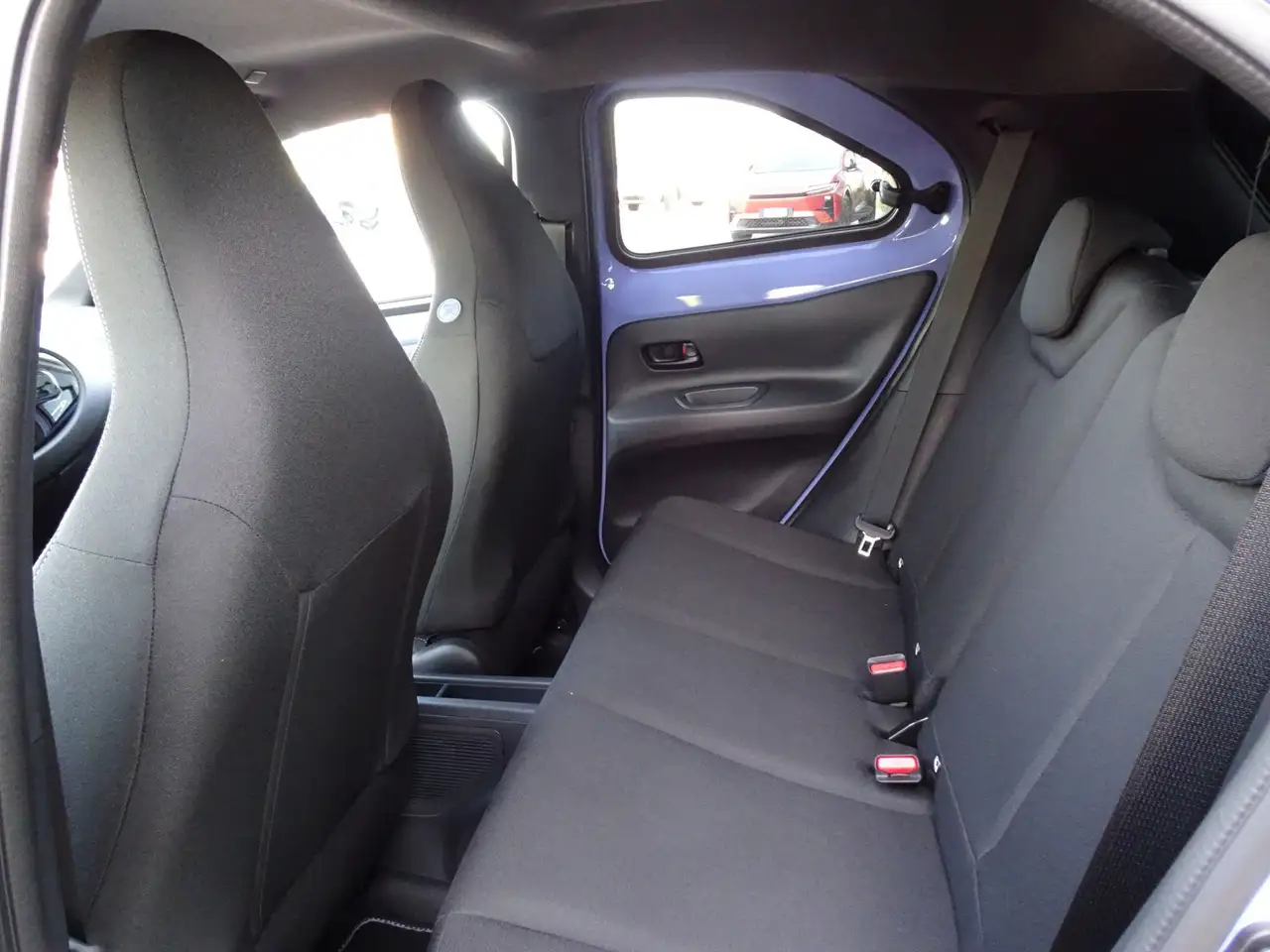 Toyota Aygo X 1.5 Hybrid 115 CV 5 porte, миниатюра 9