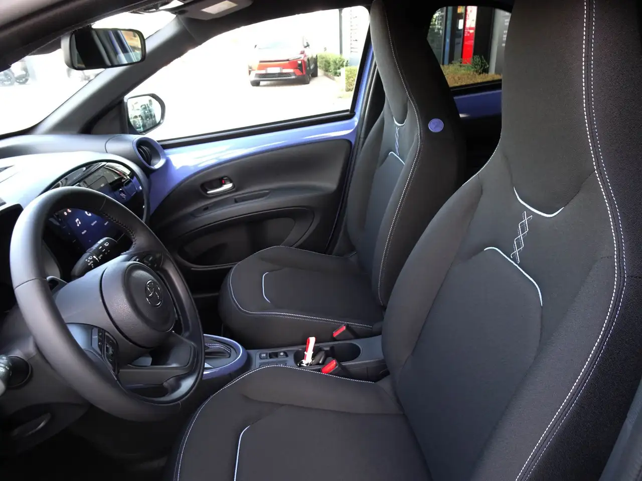 Toyota Aygo X 1.5 Hybrid 115 CV 5 porte, миниатюра 8