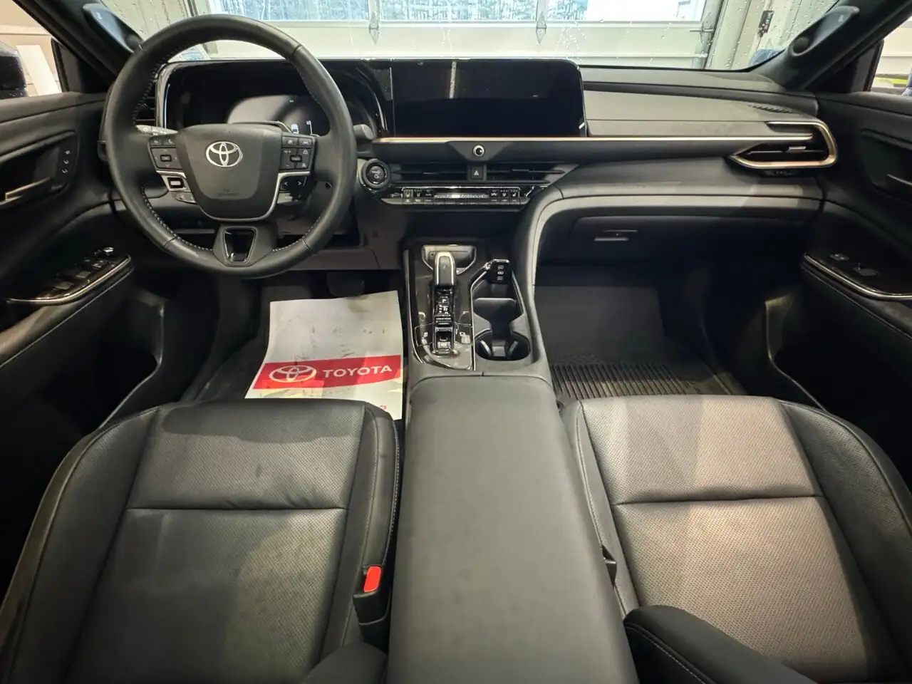 Toyota Crown снимка Toyota Crown