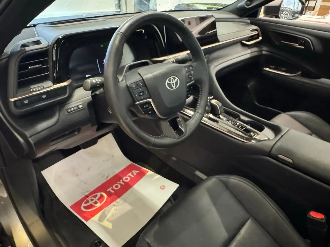Toyota Crown снимка Toyota Crown