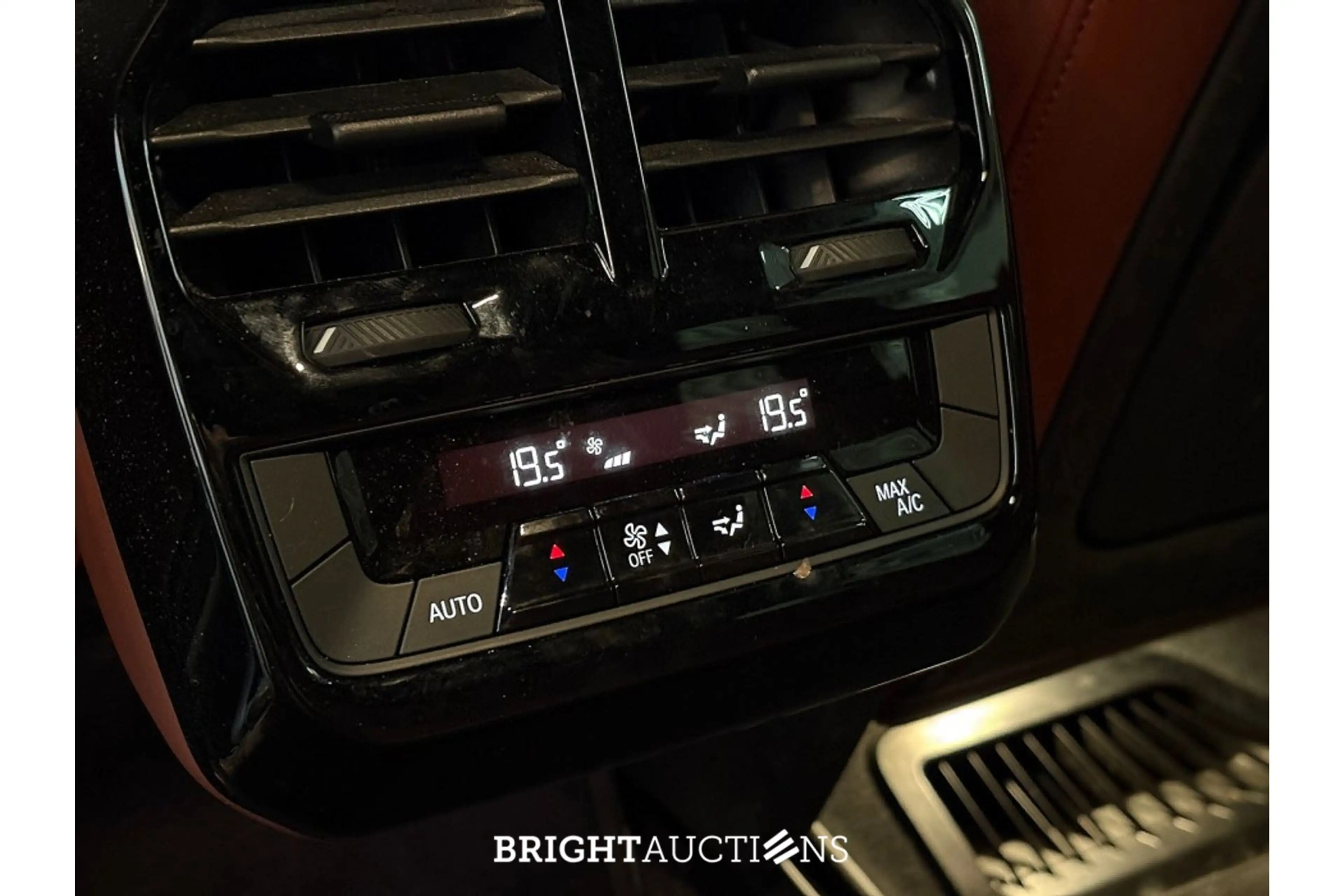 BMW iX xDrive50 High Executive 112 kWh — photo 14