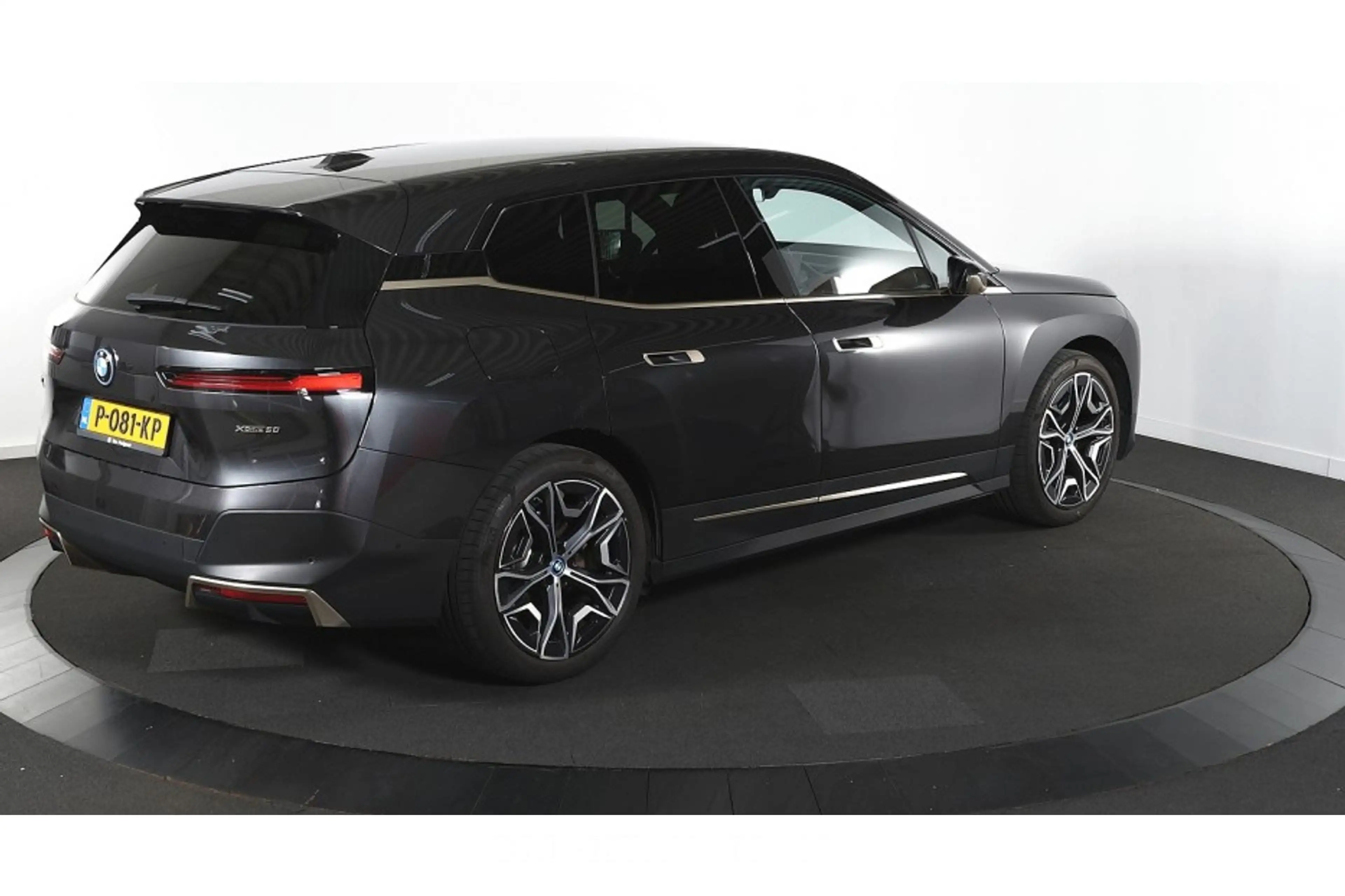 BMW iX xDrive50 High Executive 112 kWh — photo 3