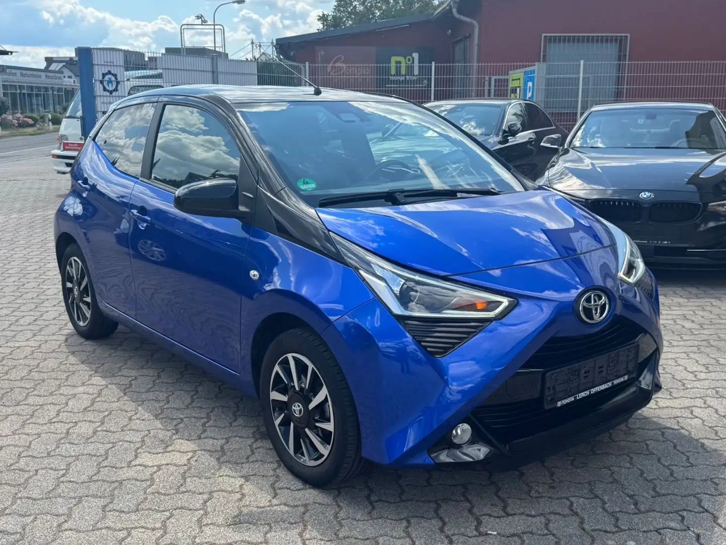 Toyota Aygo AYGO x-final*SPURHALTE*ABSTAND*KEYLESS*APPL Blauw - 2