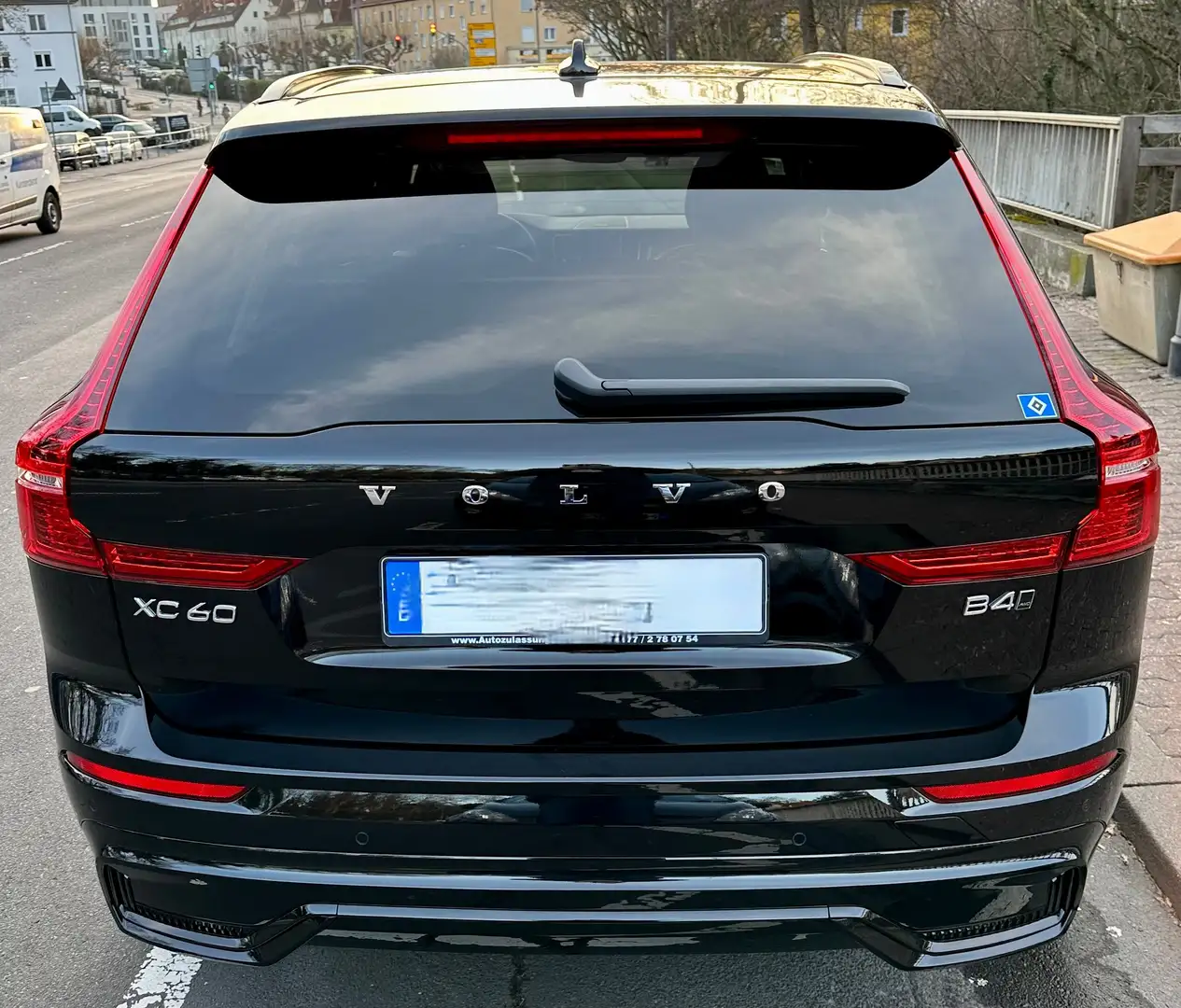 Volvo XC60 XC60 B4 D Ultimate Dark Schwarz - 2