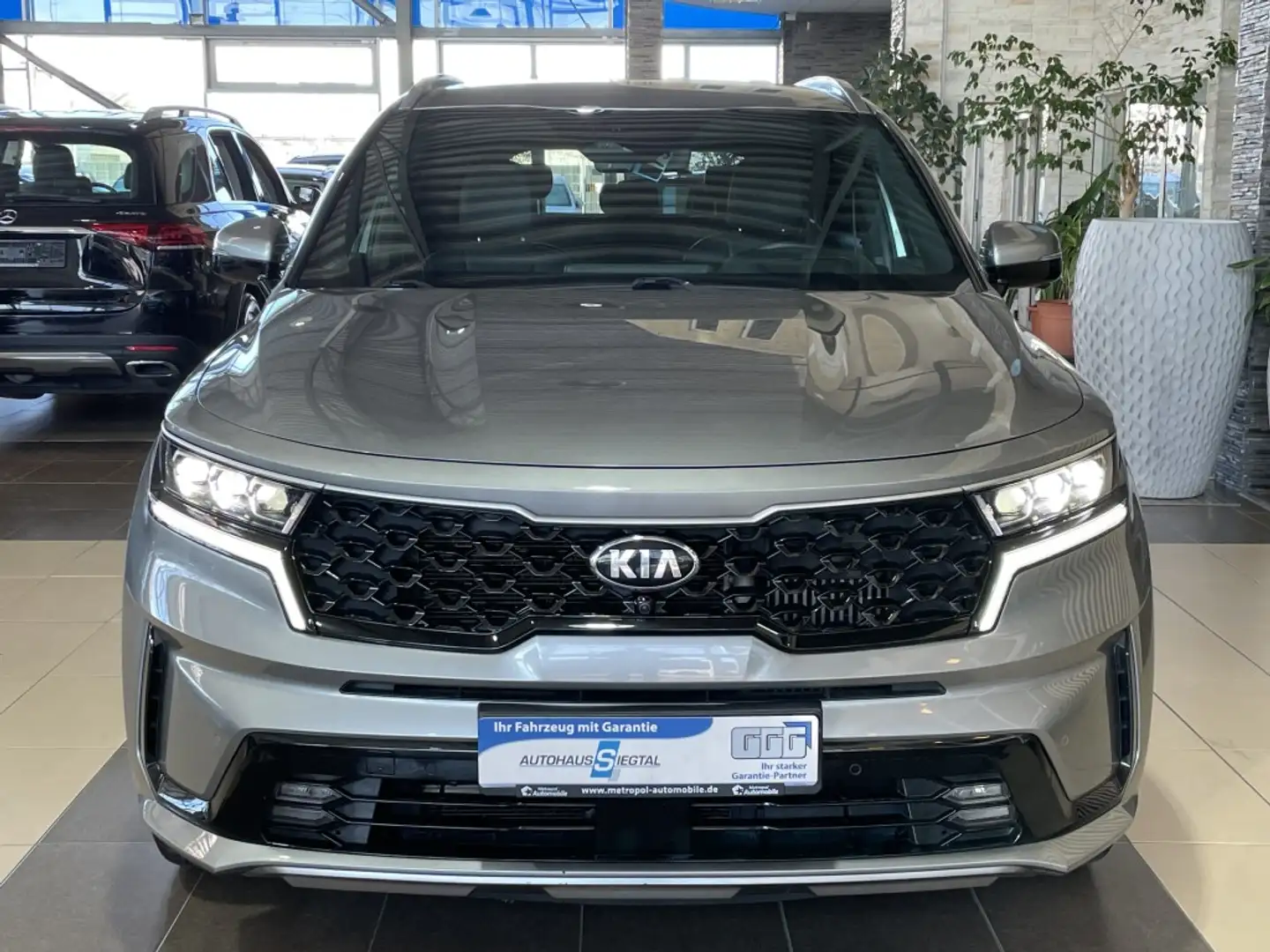 Kia Sorento Platinum 4WD Hybrid BOSE Leder HUD LED Grau - 2
