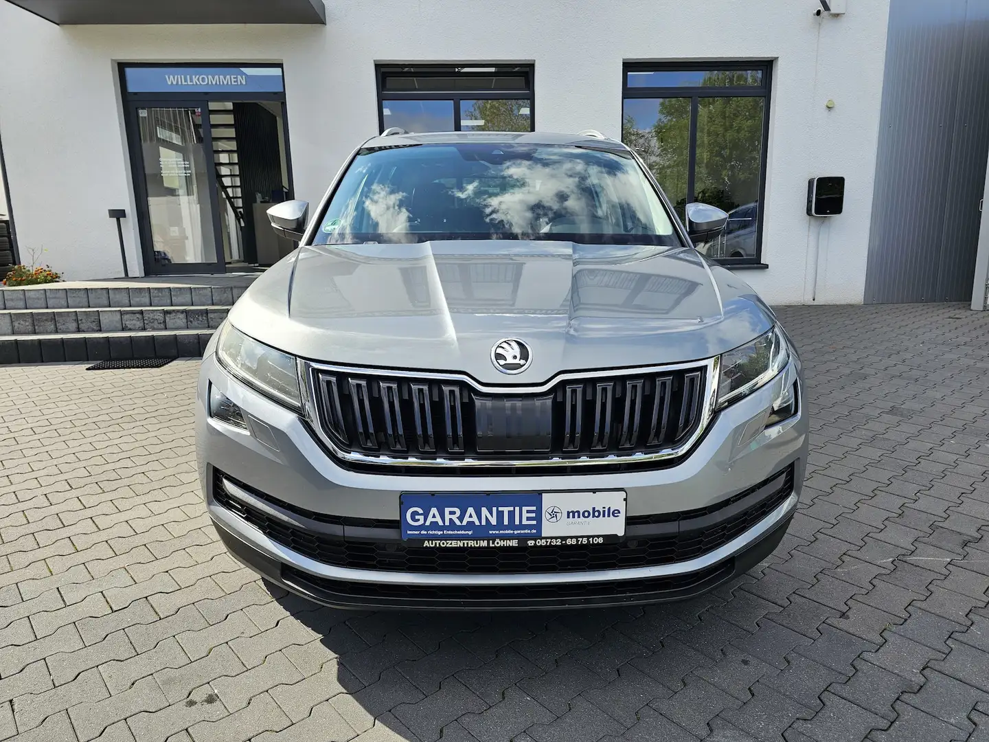 Skoda Kodiaq 2.0 TDI 4x4 NAVI PANO RFK LED AHK LEDER Gris - 2