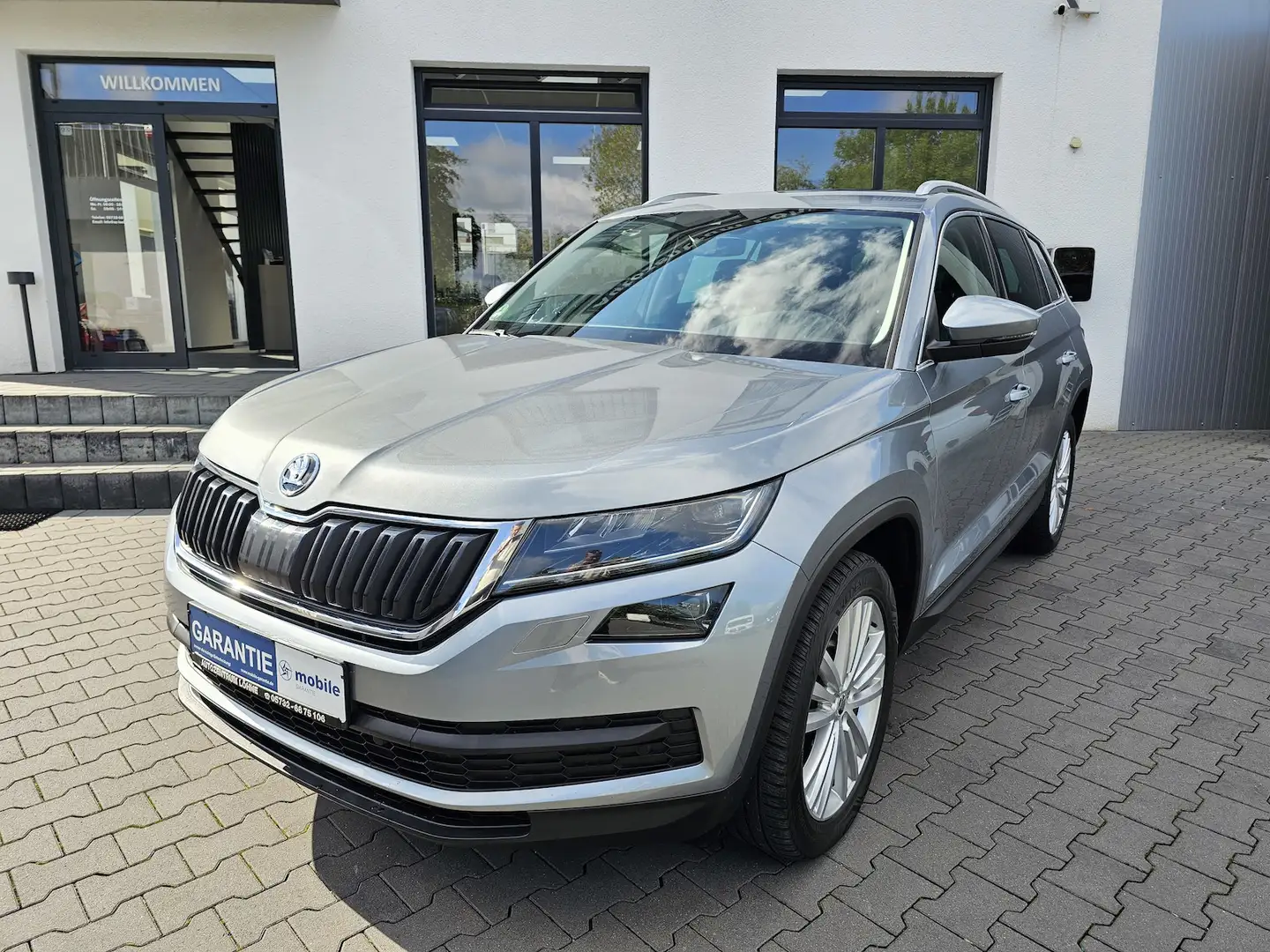 Skoda Kodiaq 2.0 TDI 4x4 NAVI PANO RFK LED AHK LEDER Gris - 1