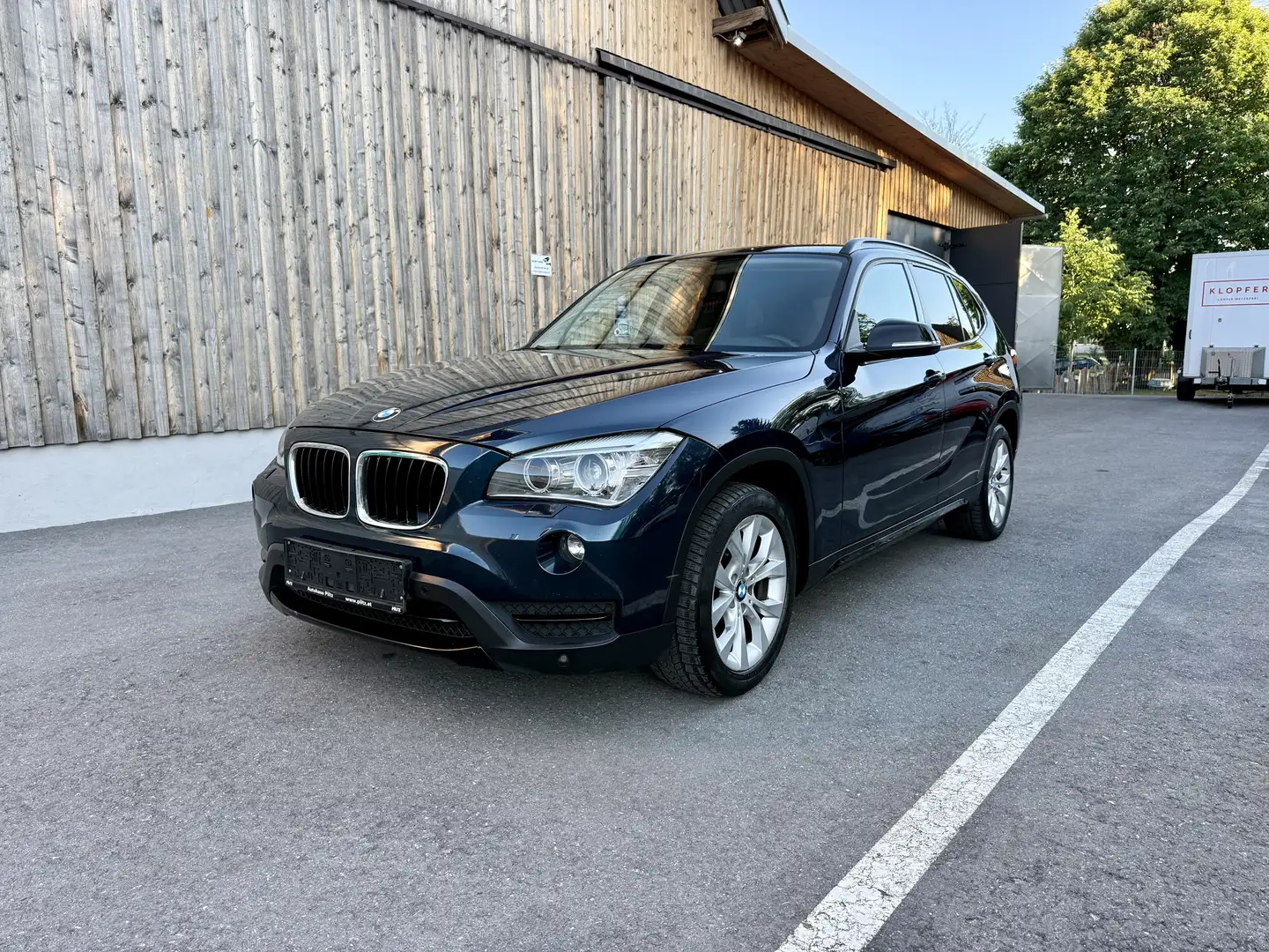 BMW X1 sDrive 18 d Blau - 1