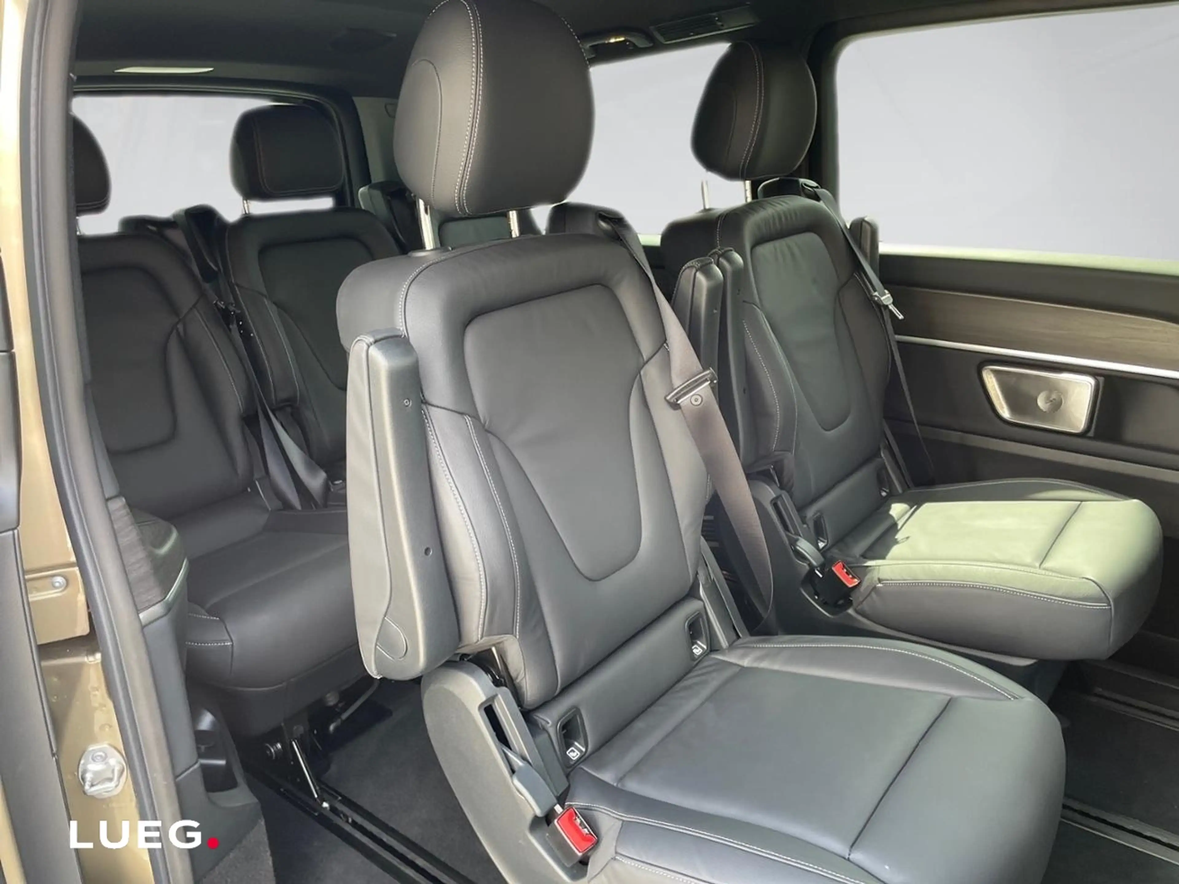 Mercedes-Benz EQV 300 AVANTGARDE Lang Burmester Distronic 360 — photo 13