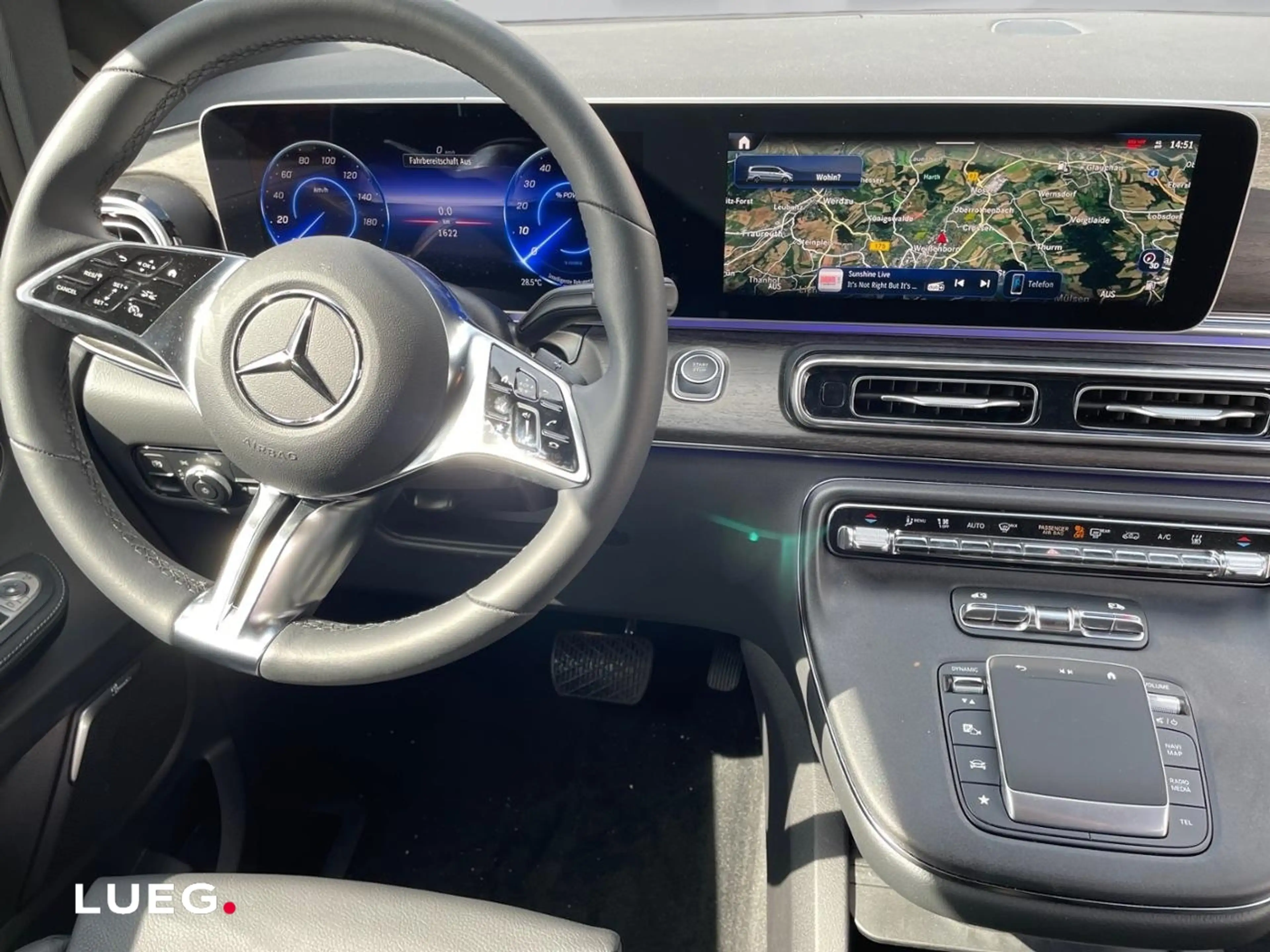 Mercedes-Benz EQV 300 AVANTGARDE Lang Burmester Distronic 360 — photo 11
