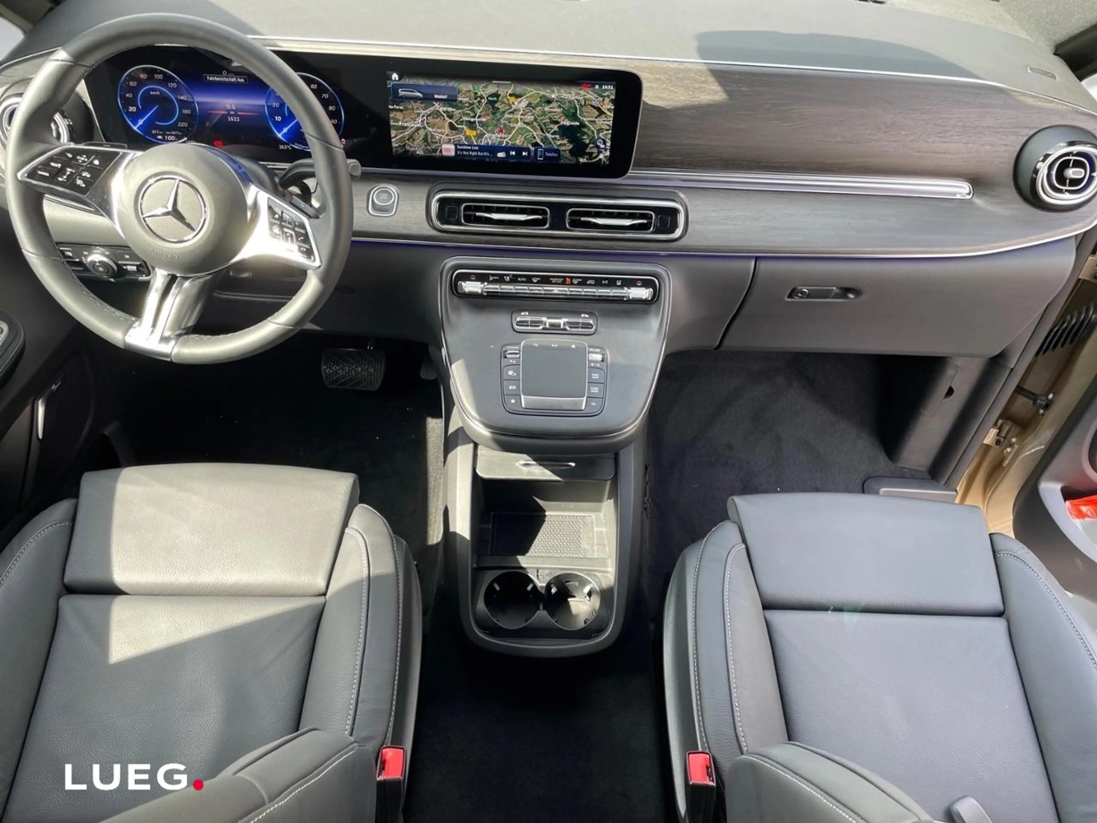 Mercedes-Benz EQV 300 AVANTGARDE Lang Burmester Distronic 360 — photo 12