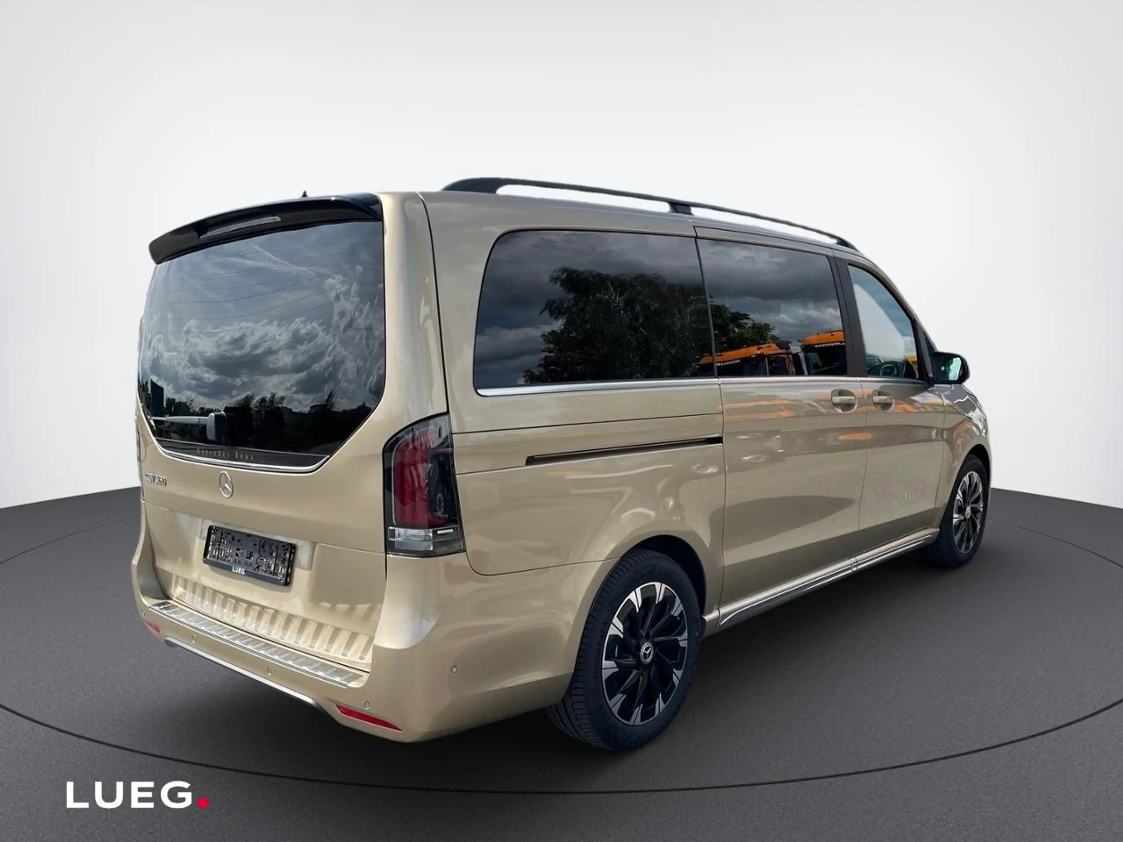 Mercedes-Benz EQV 300 AVANTGARDE Lang Burmester Distronic 360 — photo 5