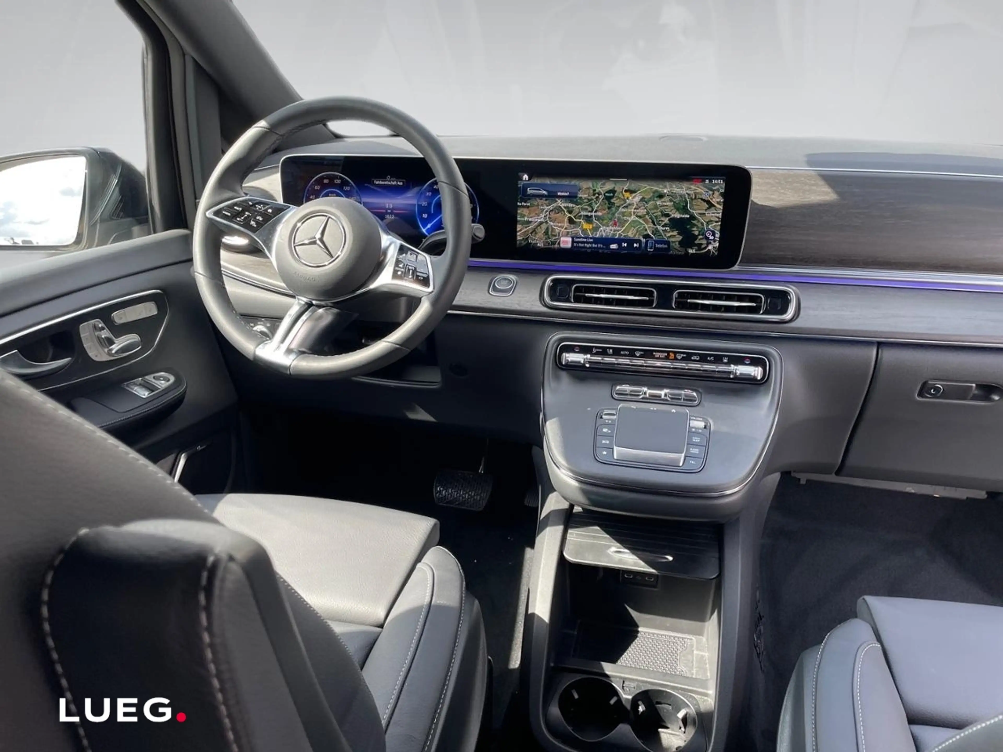 Mercedes-Benz EQV 300 AVANTGARDE Lang Burmester Distronic 360 — photo 10
