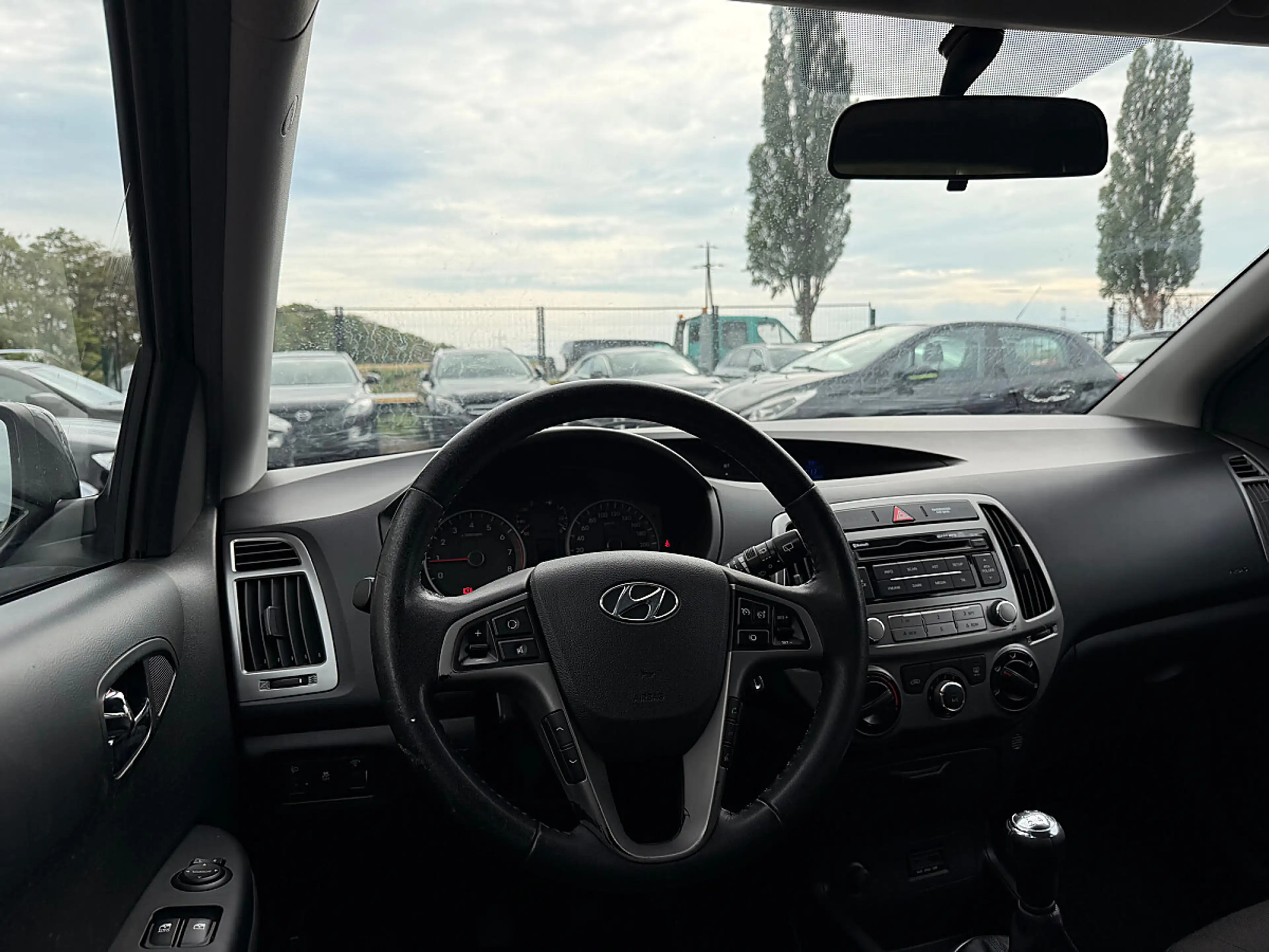 Hyundai i20 1.2 Go · Bremsen rundum neu · Klimaanlage · Tem... — photo 8