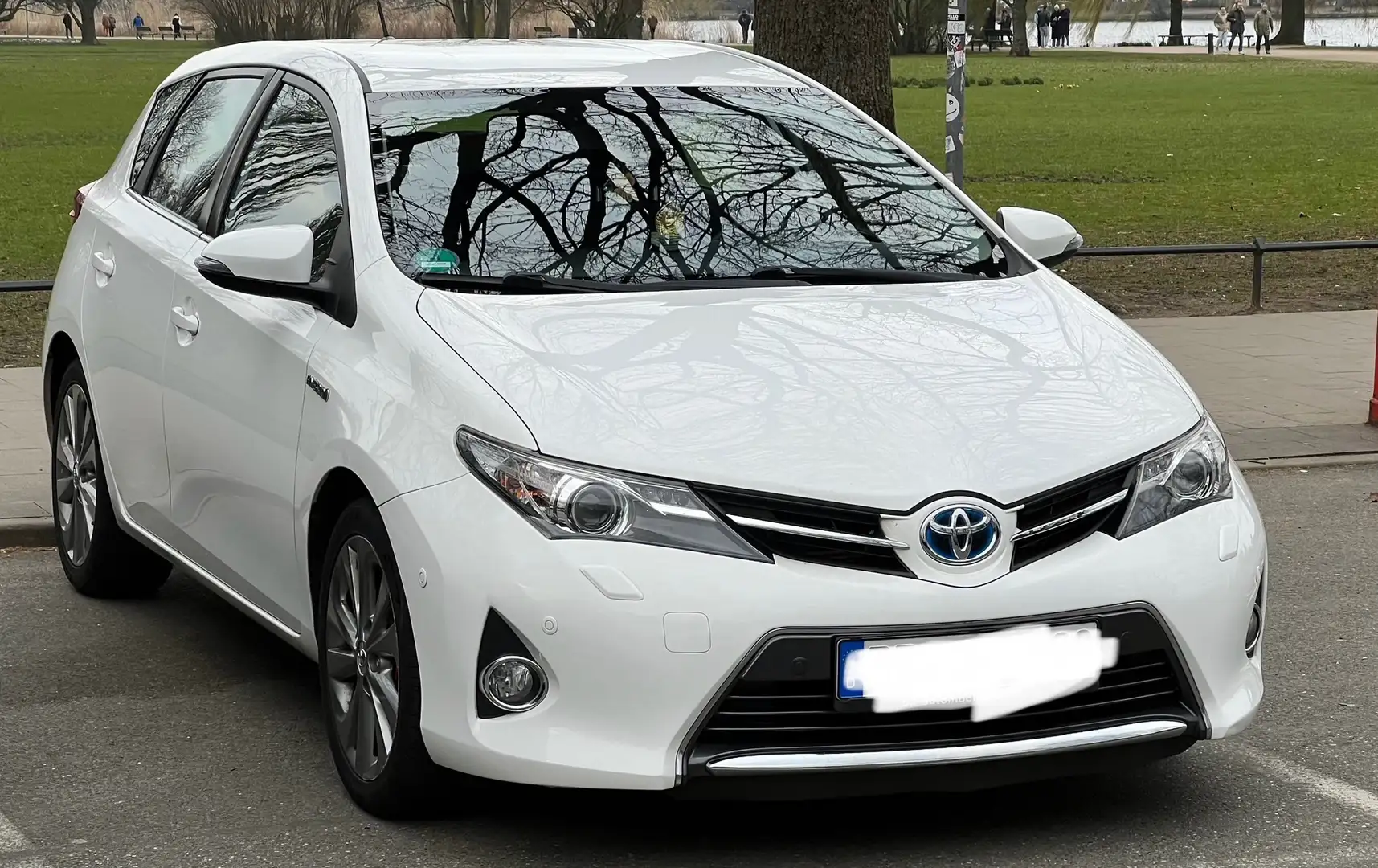 Toyota Auris Auris 1.8 VVT-i Hybrid Automatik Weiß - 2