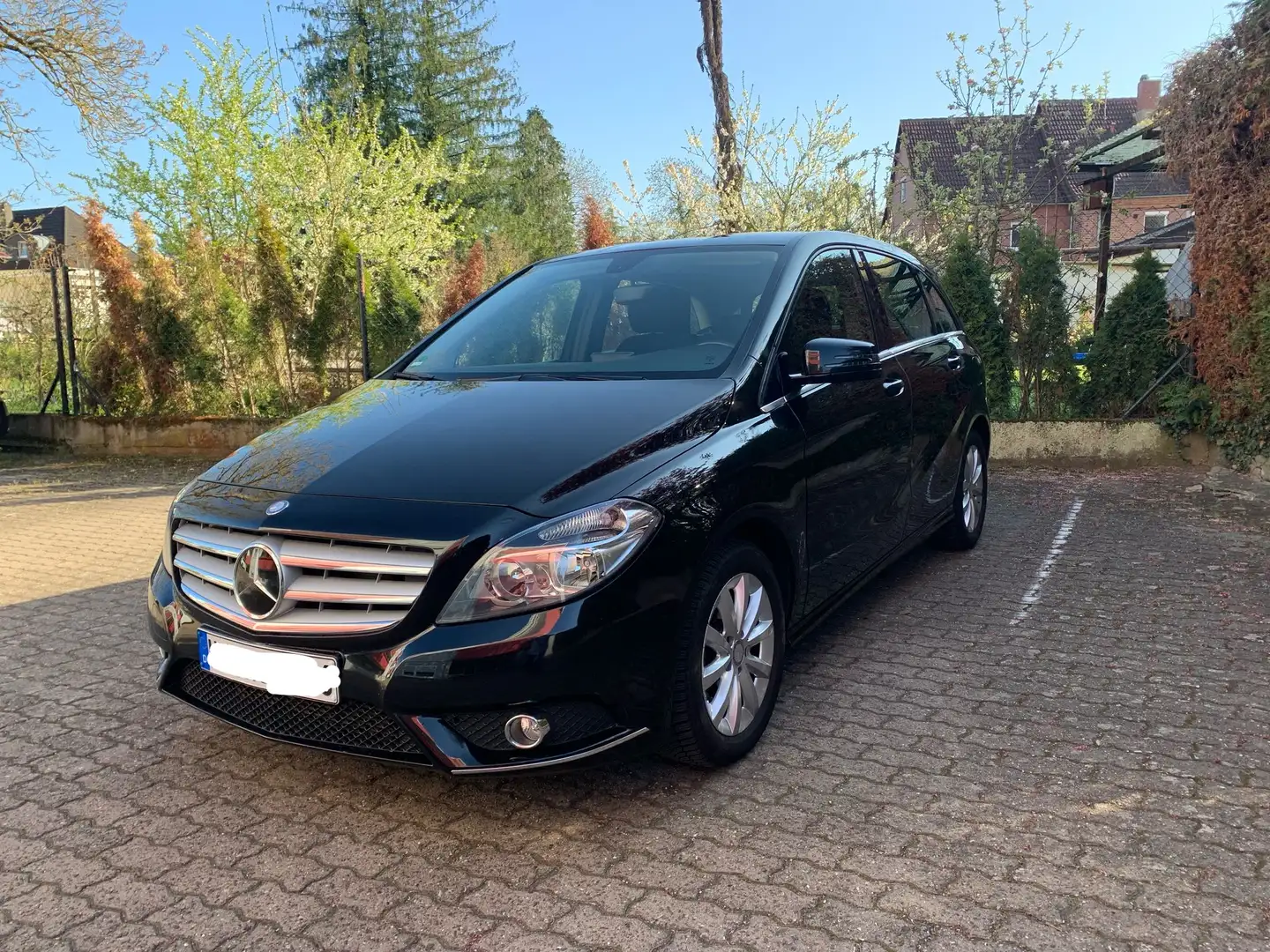 Mercedes-Benz B 180 W246 Navi Klima Top Zustand Schwarz - 1
