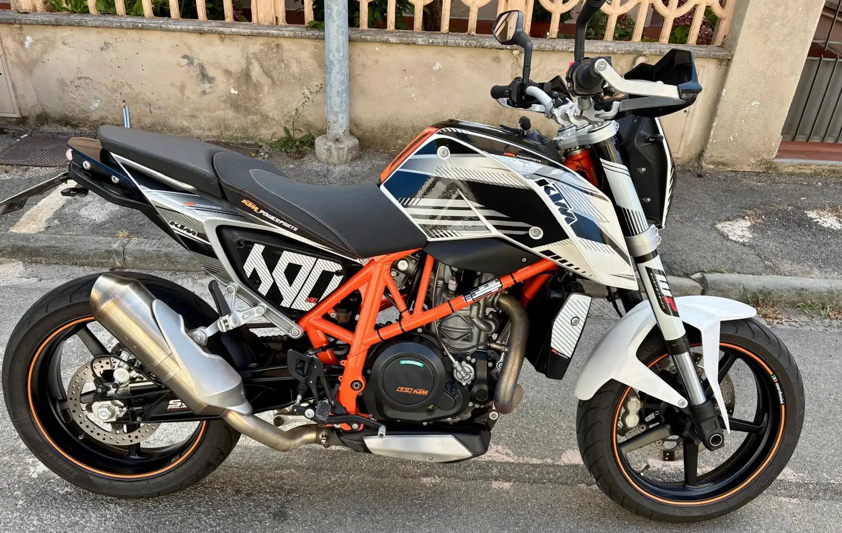 KTM 690 Duke Blanc - 1