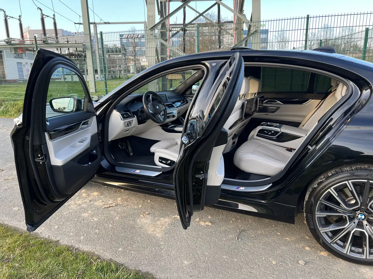 BMW 745 745e *M Sport* - 2