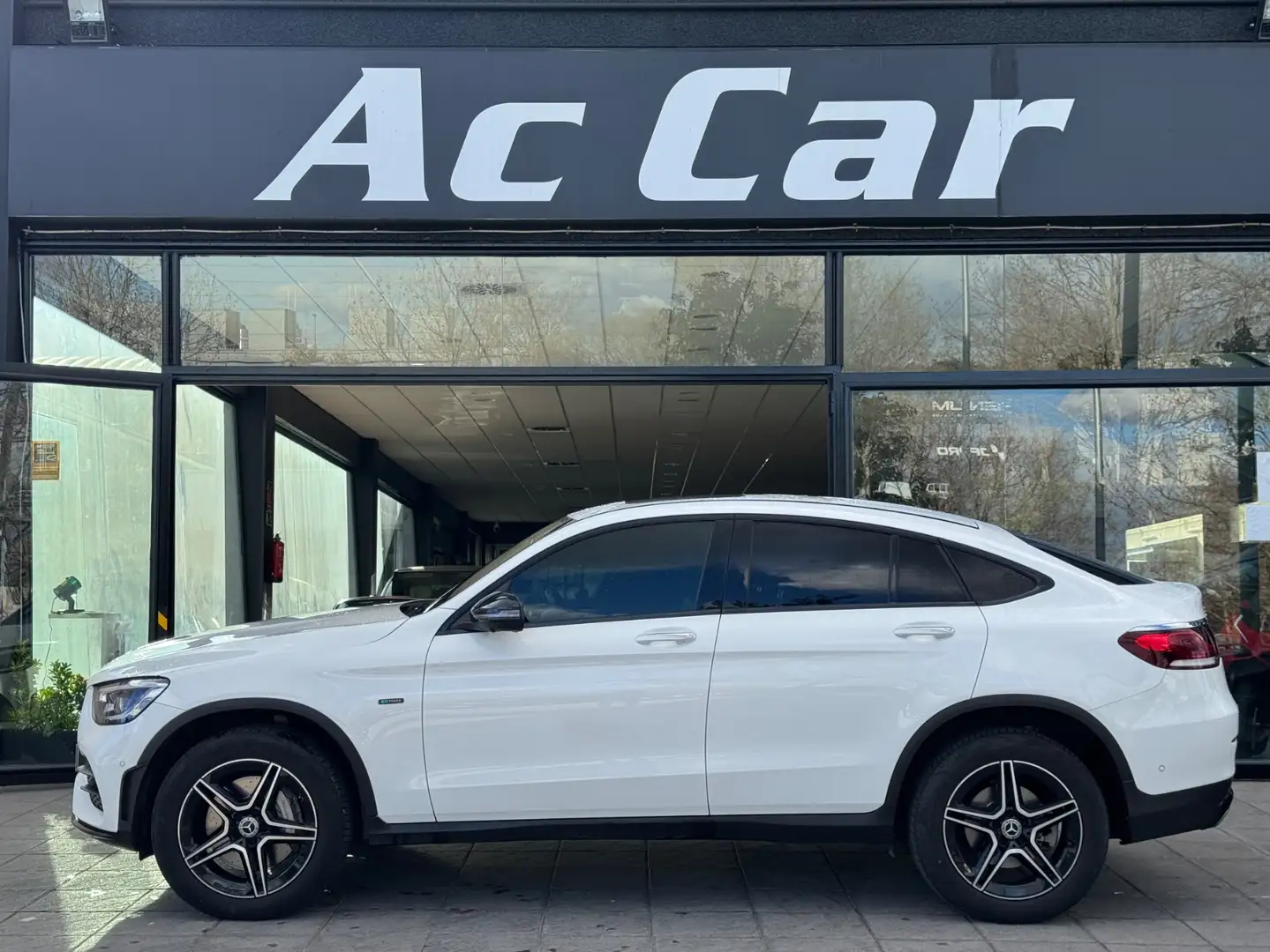 Mercedes-Benz GLC 300 Coupé 300e 4Matic Blanc - 1