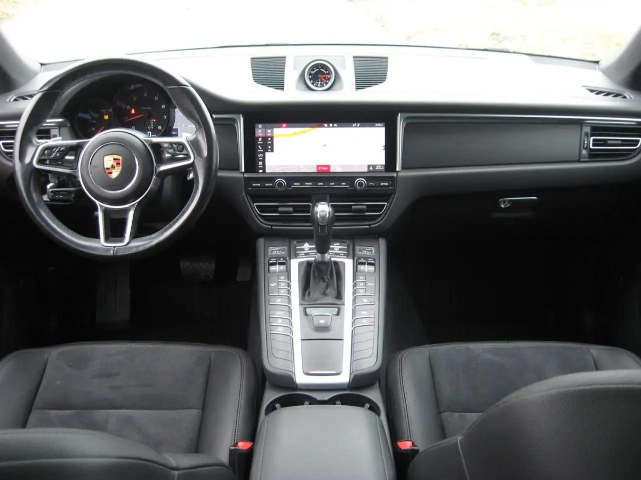 Porsche Macan снимка Porsche Macan