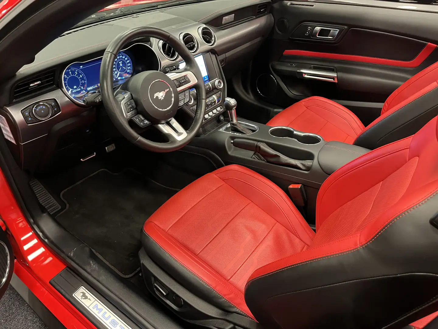Ford Mustang USA Convertible 5.0i V8 GT Premium 450PK Automaat Rot - 2