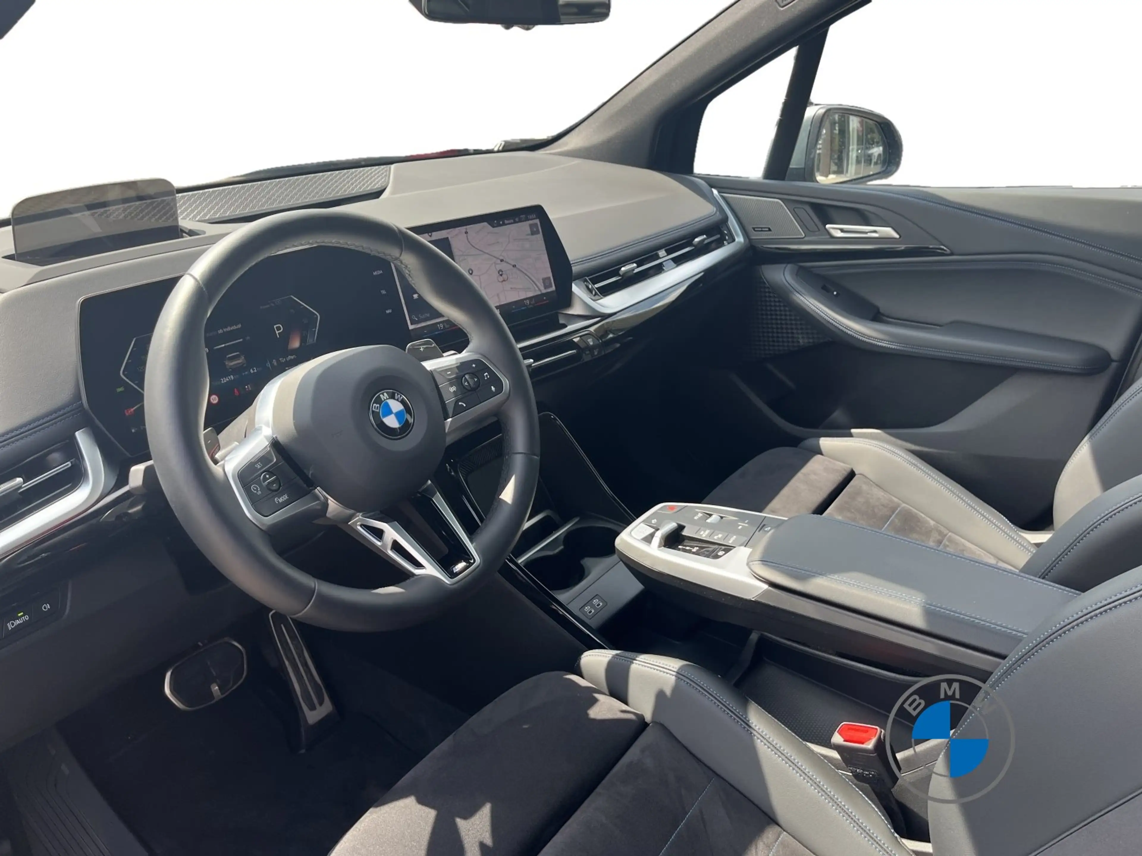BMW 223 i xDrive M Sport 17" AHK Pano H/K — photo 9