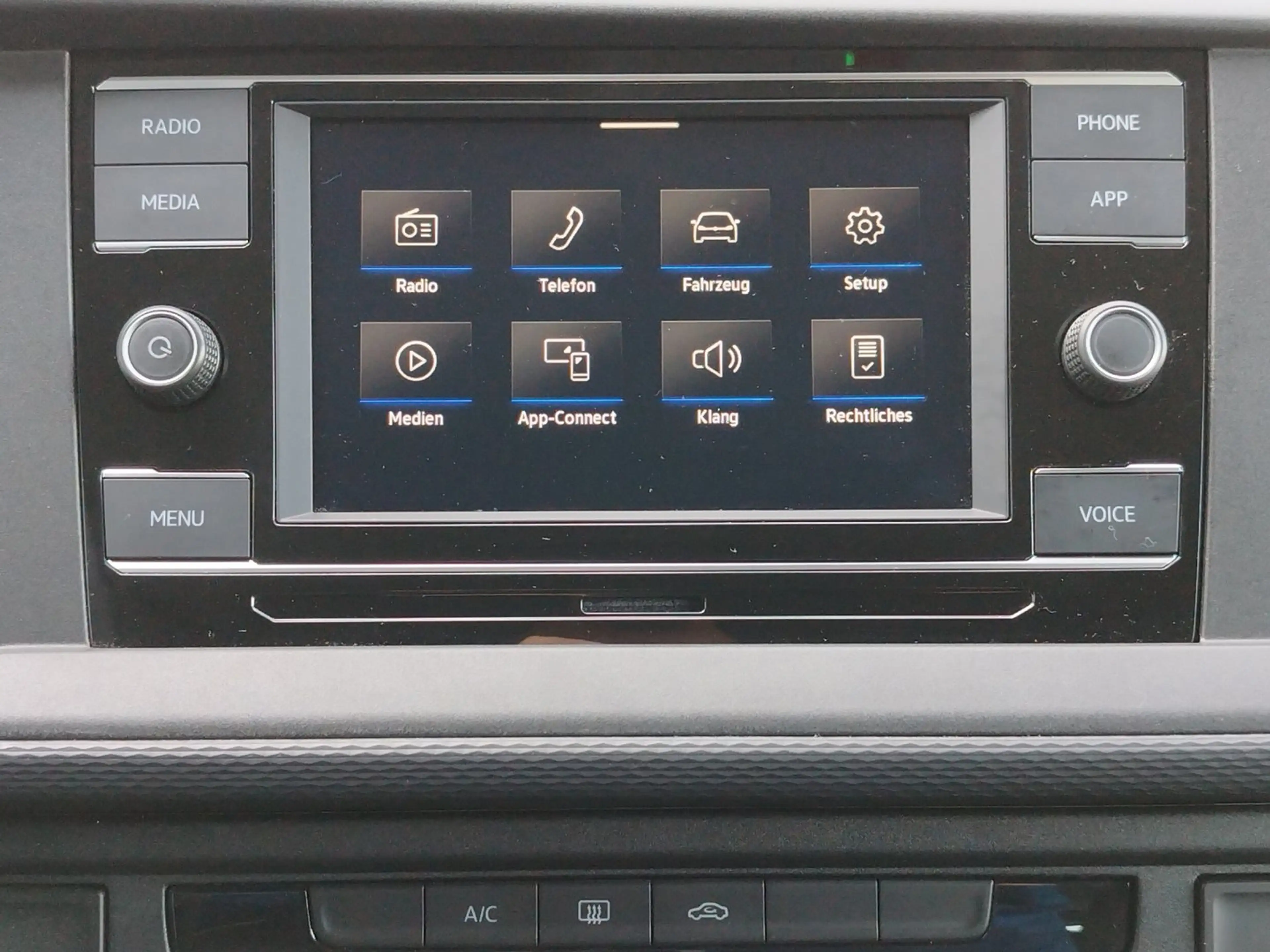 Volkswagen T6.1 Transporter Kombi LR TDI 4MOTION — photo 13