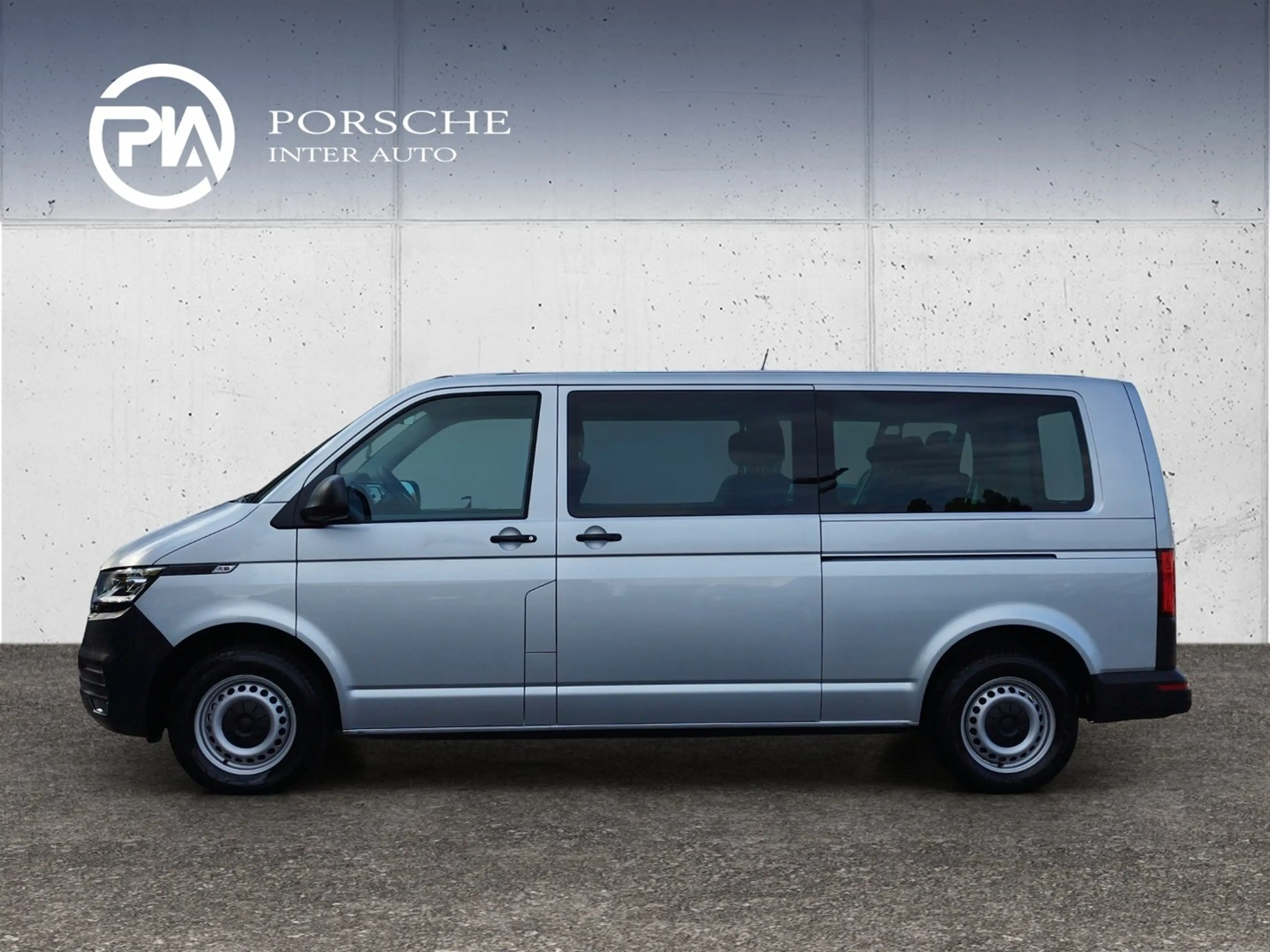 Volkswagen T6.1 Transporter Kombi LR TDI 4MOTION — photo 3
