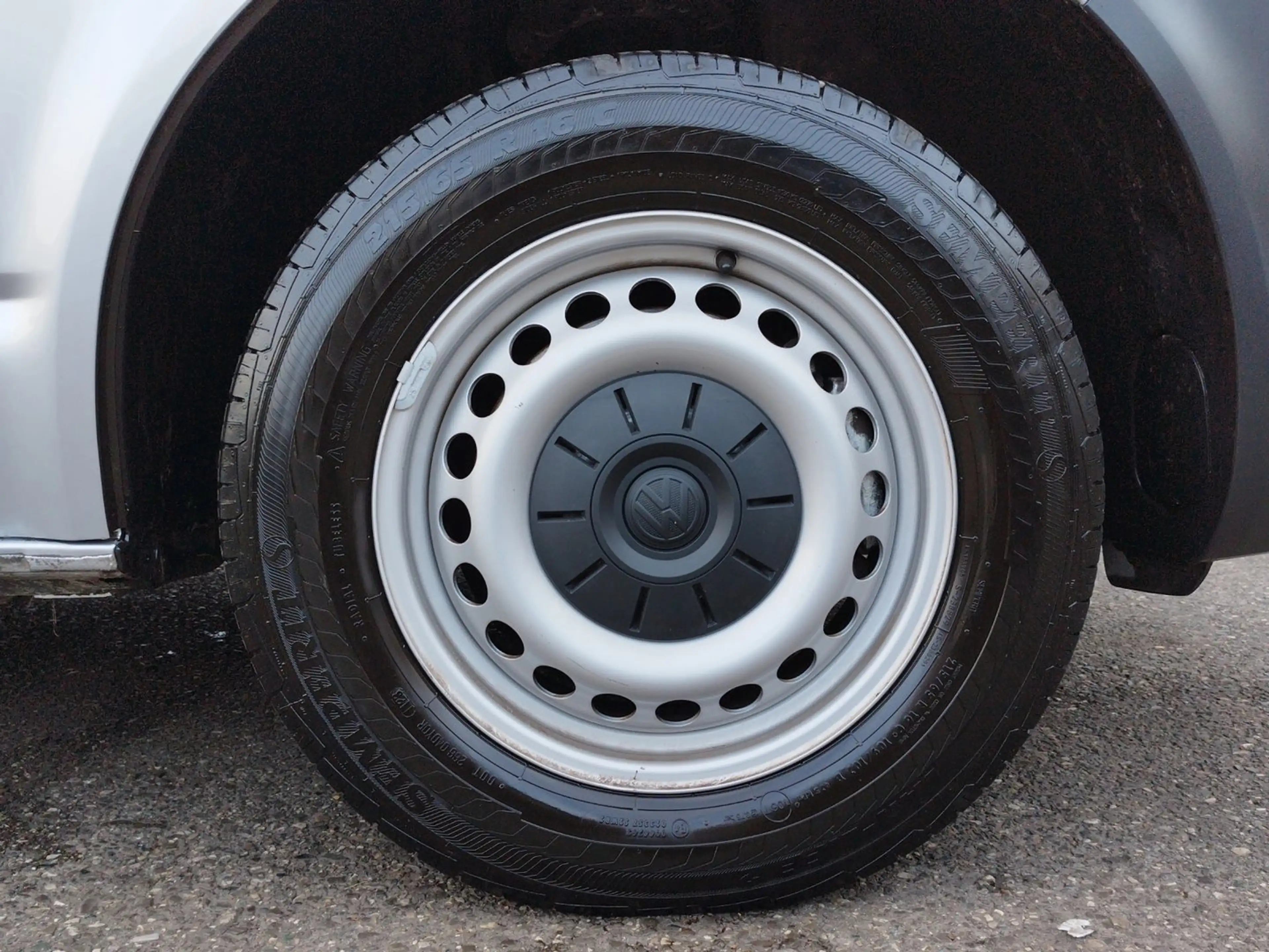 Volkswagen T6.1 Transporter Kombi LR TDI 4MOTION — photo 6