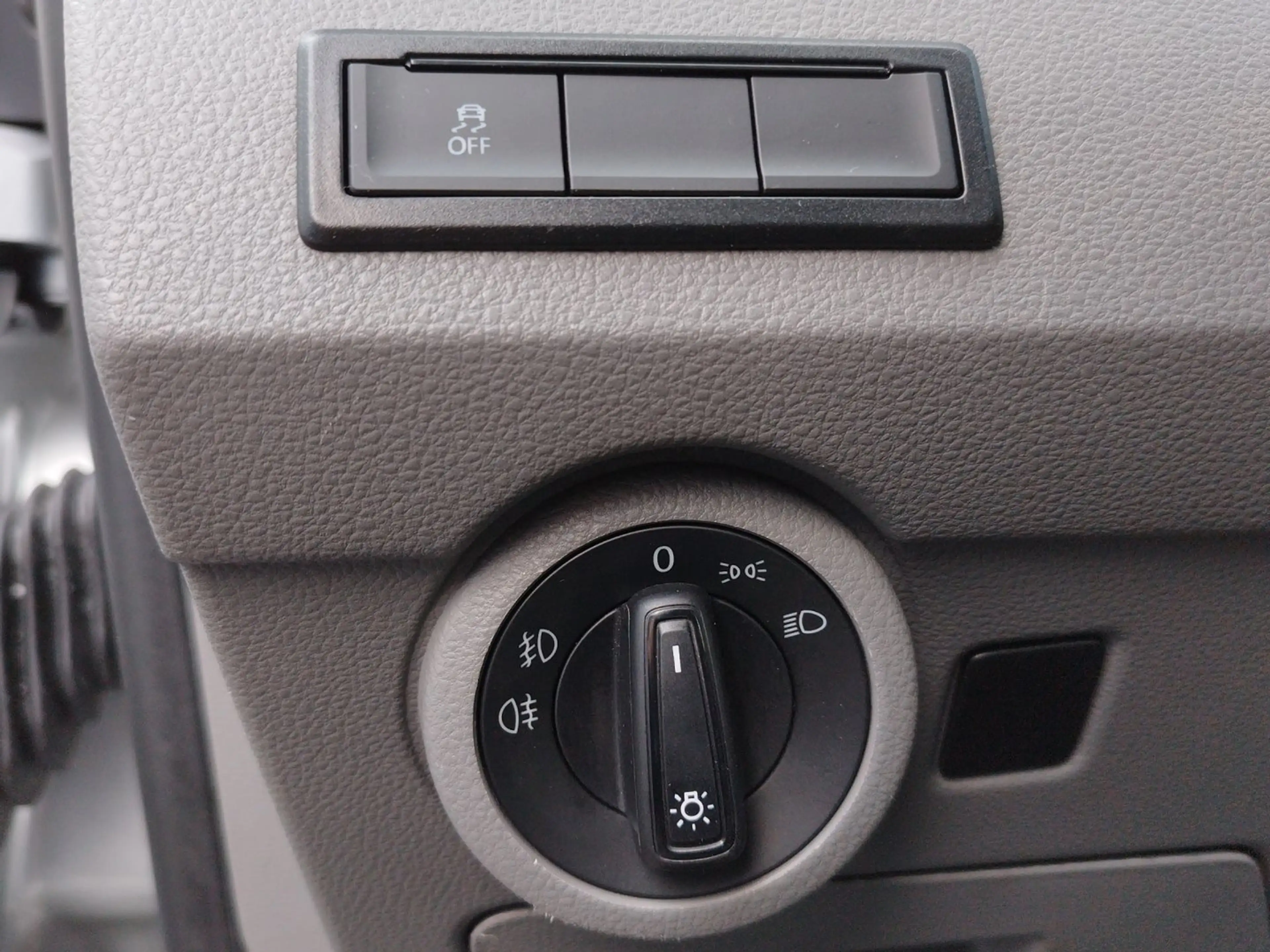 Volkswagen T6.1 Transporter Kombi LR TDI 4MOTION — photo 10