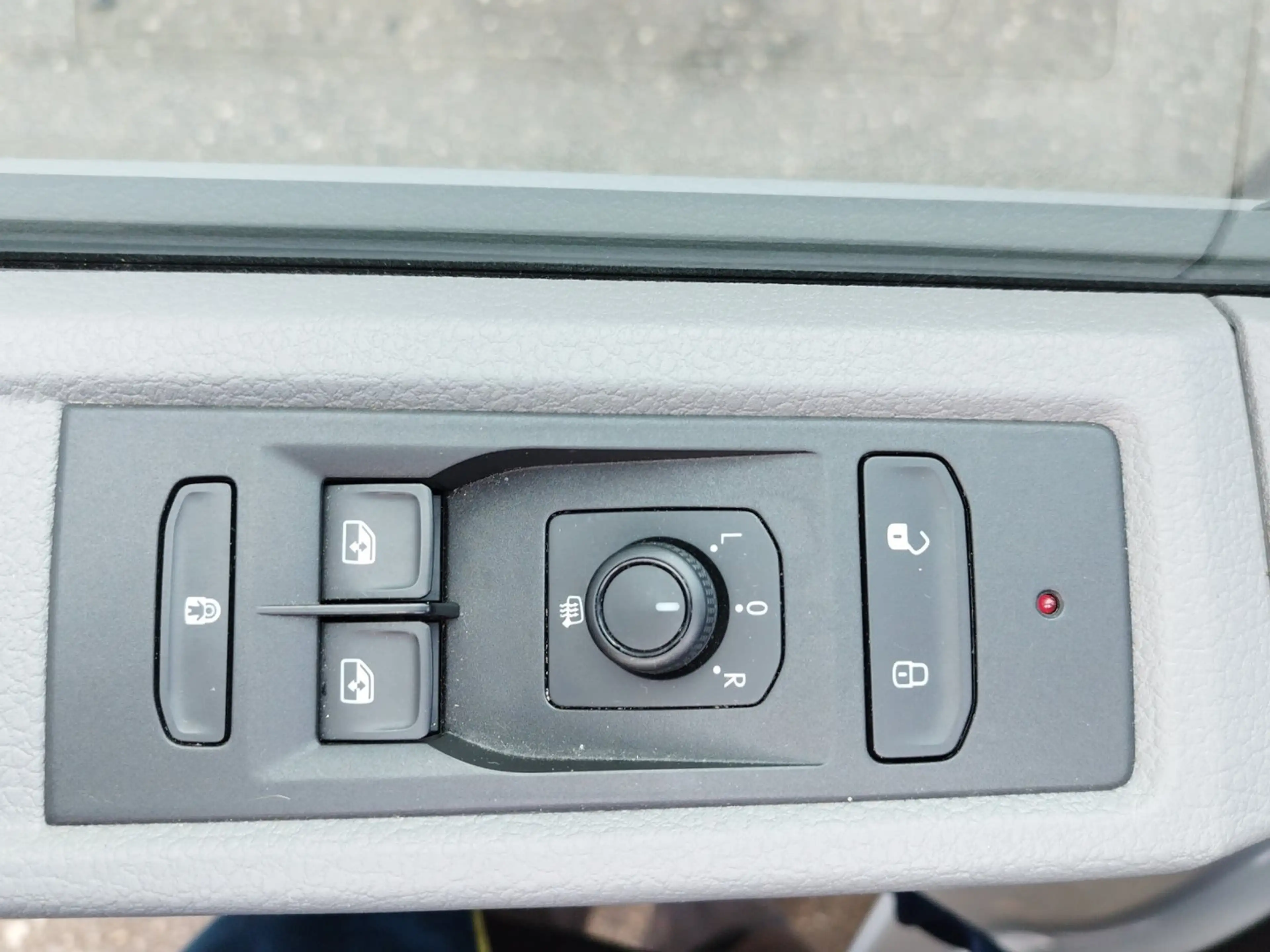 Volkswagen T6.1 Transporter Kombi LR TDI 4MOTION — photo 9