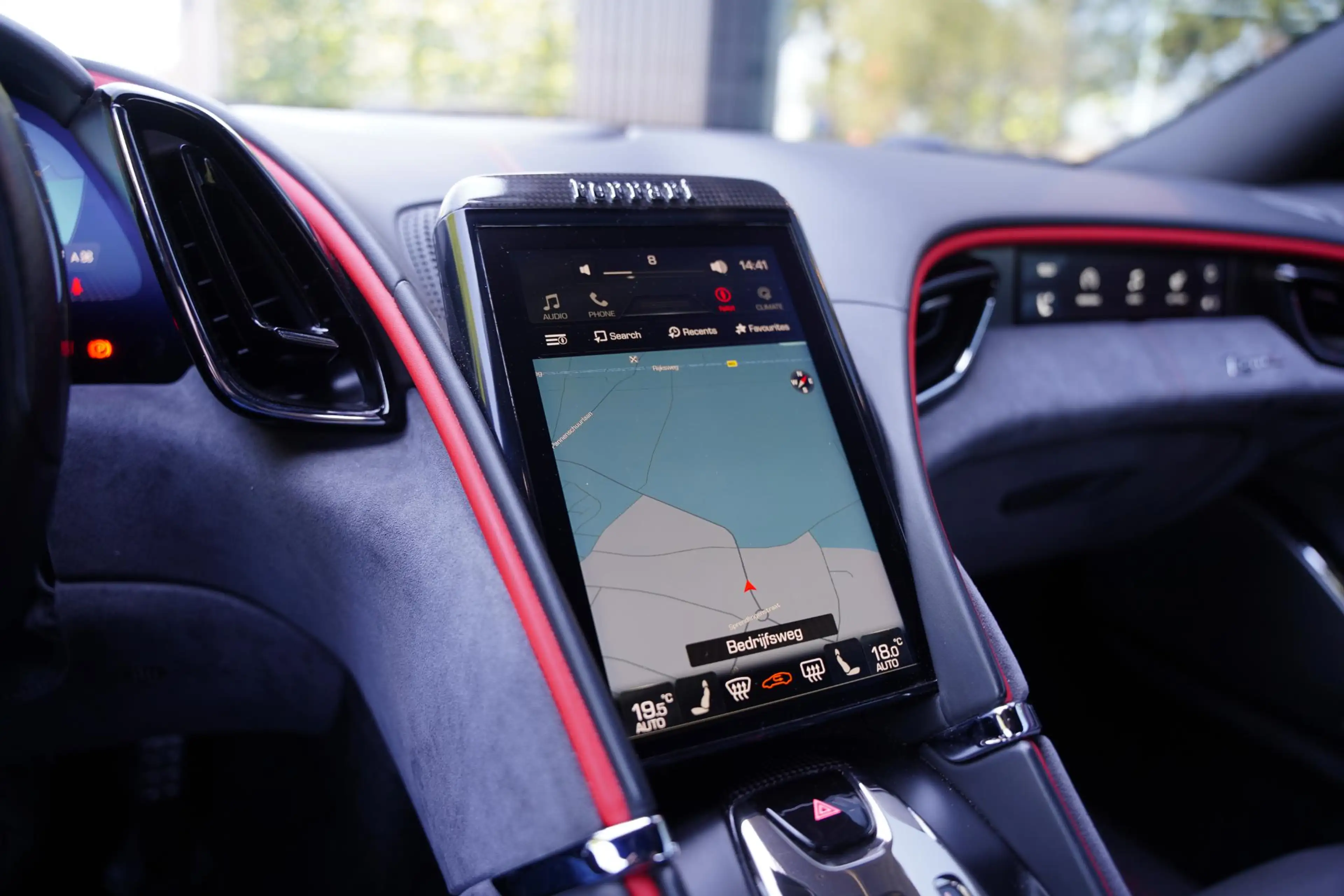 Ferrari Roma 3.9 V8 HELE / Passenger Display / Carbon / Apple C — photo 9