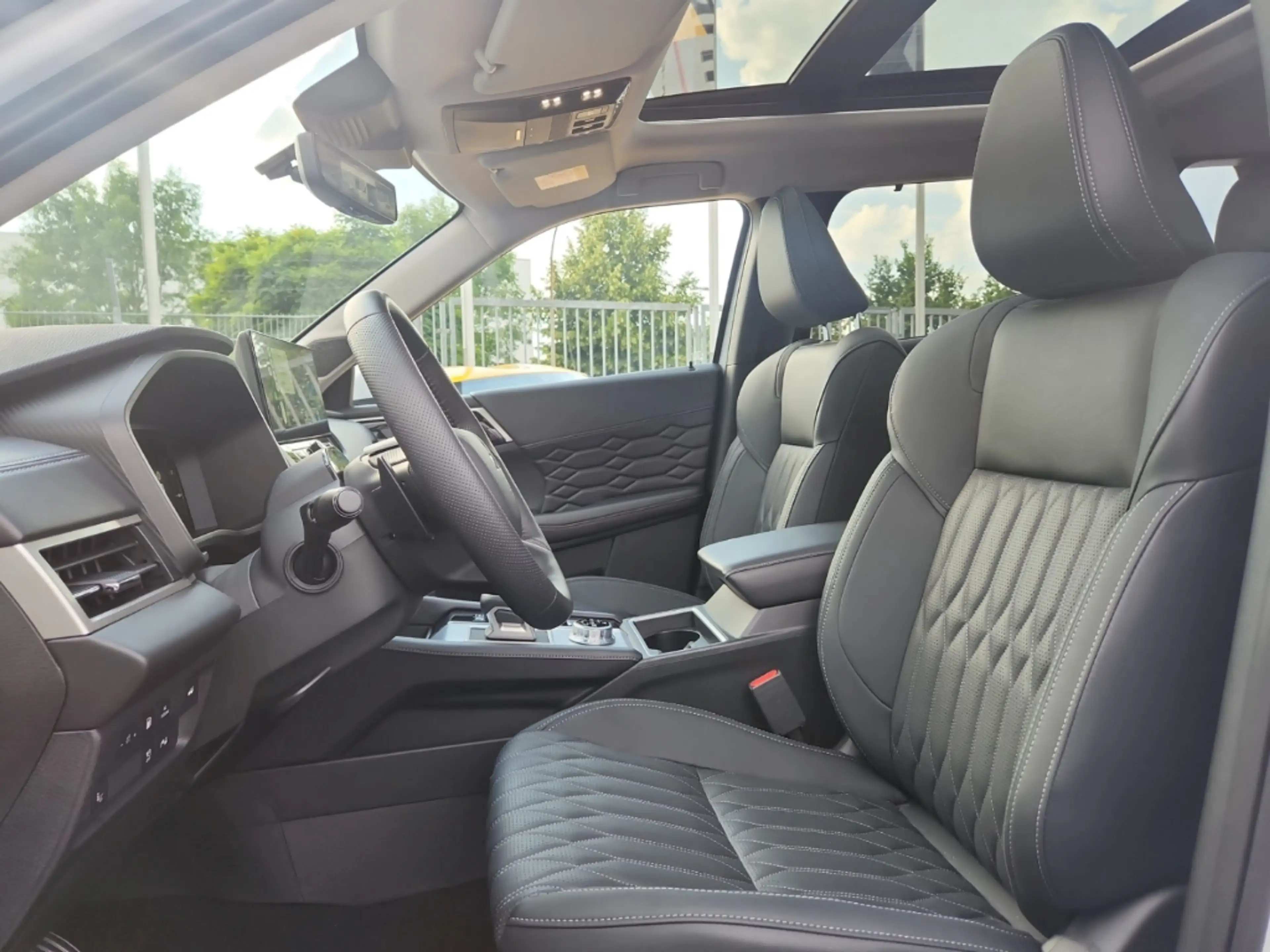 Mitsubishi Outlander Top 4WD Pano Leder Yamaha — photo 7
