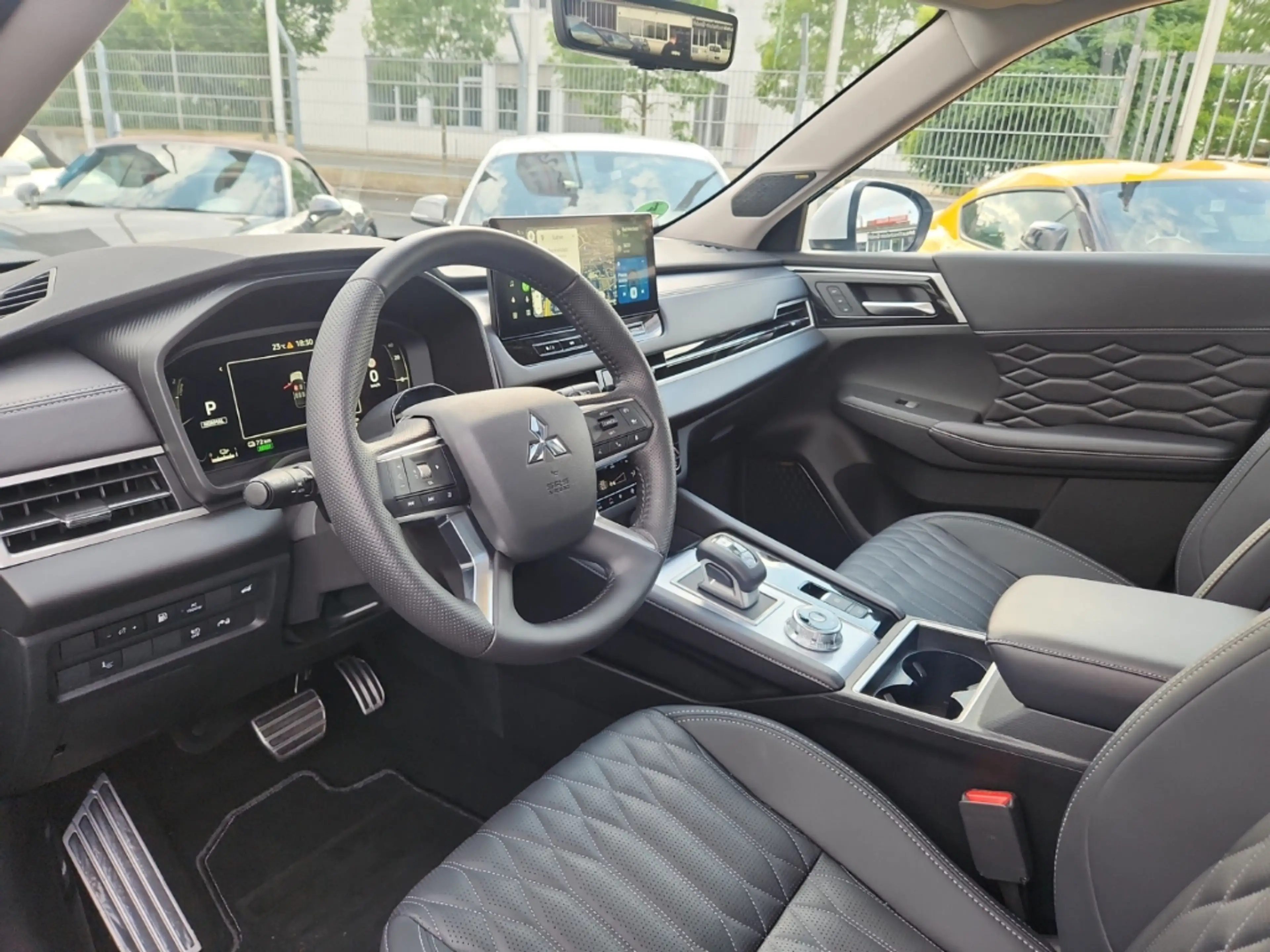 Mitsubishi Outlander Top 4WD Pano Leder Yamaha — photo 8